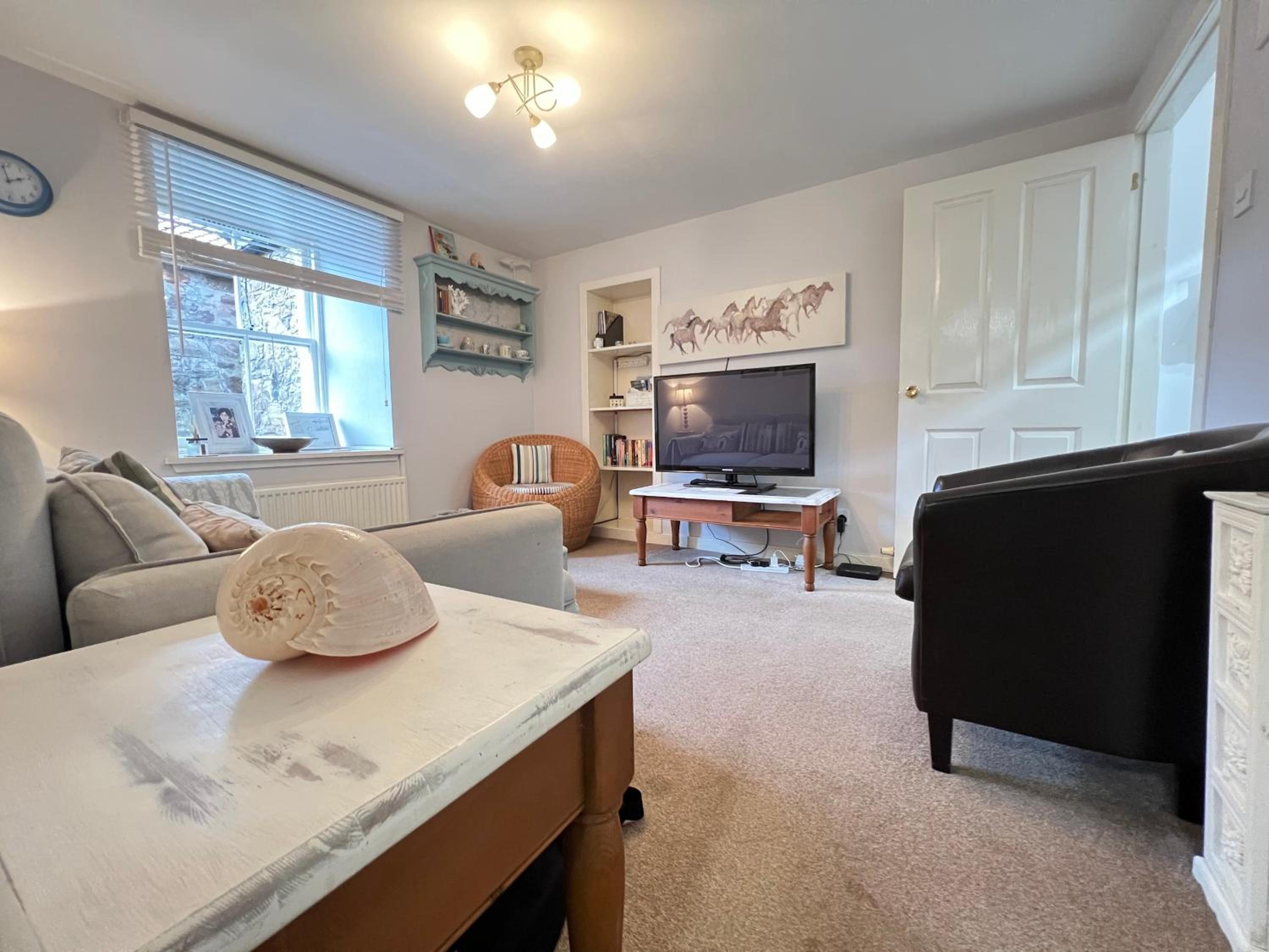 Quaint, cosy bolt hole in Cellardyke view 2