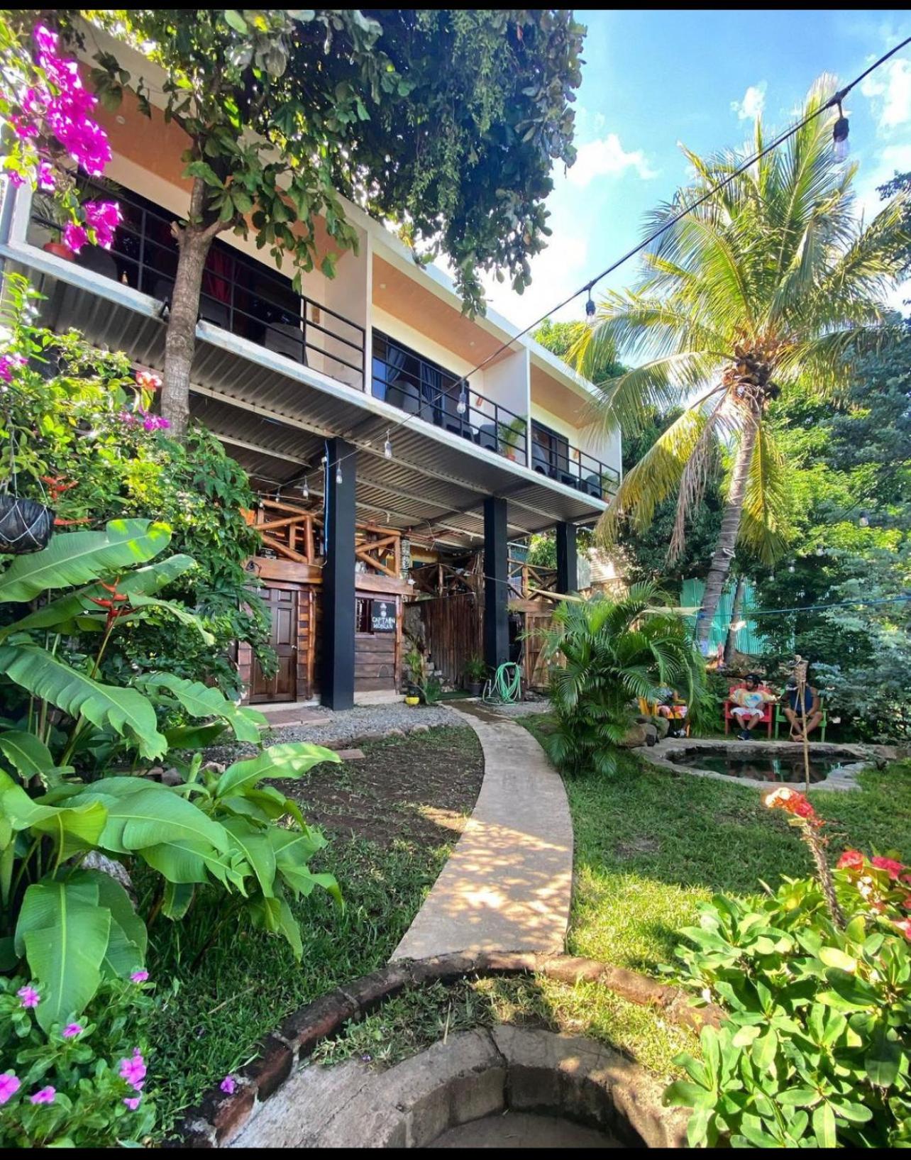 Captain Morgan Hostel Lake Coatepeque