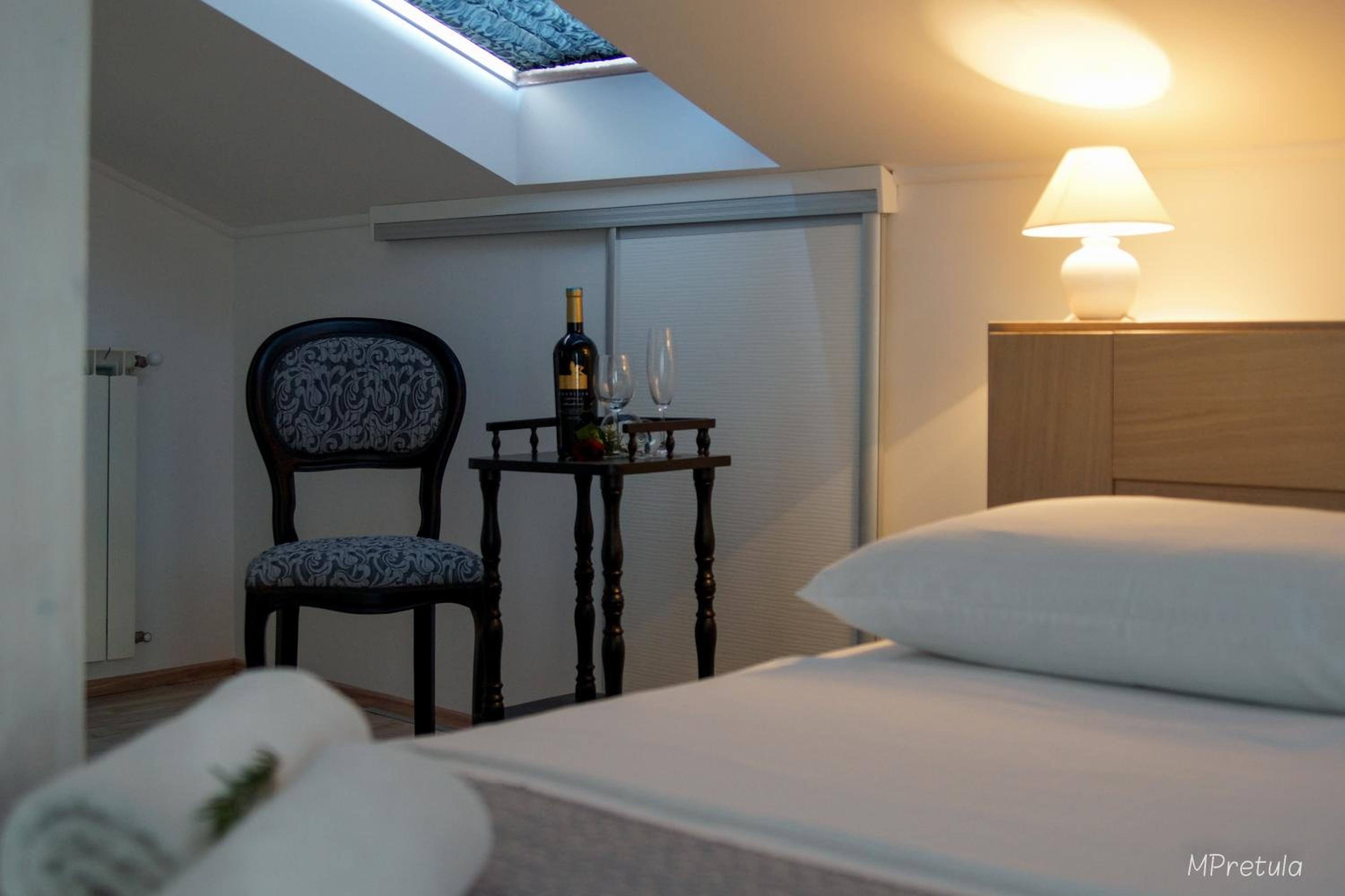 Apartments and Rooms Degra