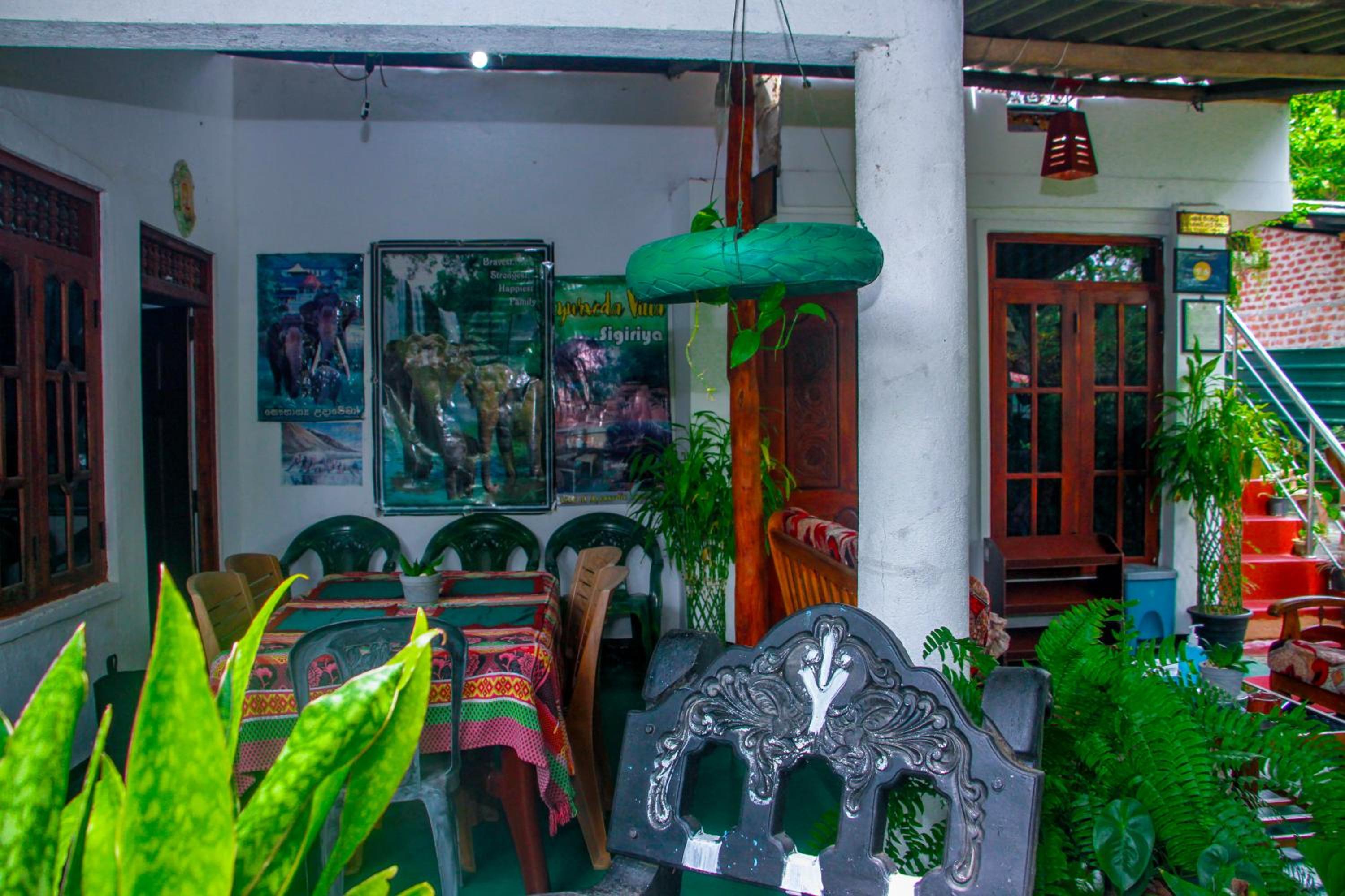 Sigiri Tarushan Home Stay