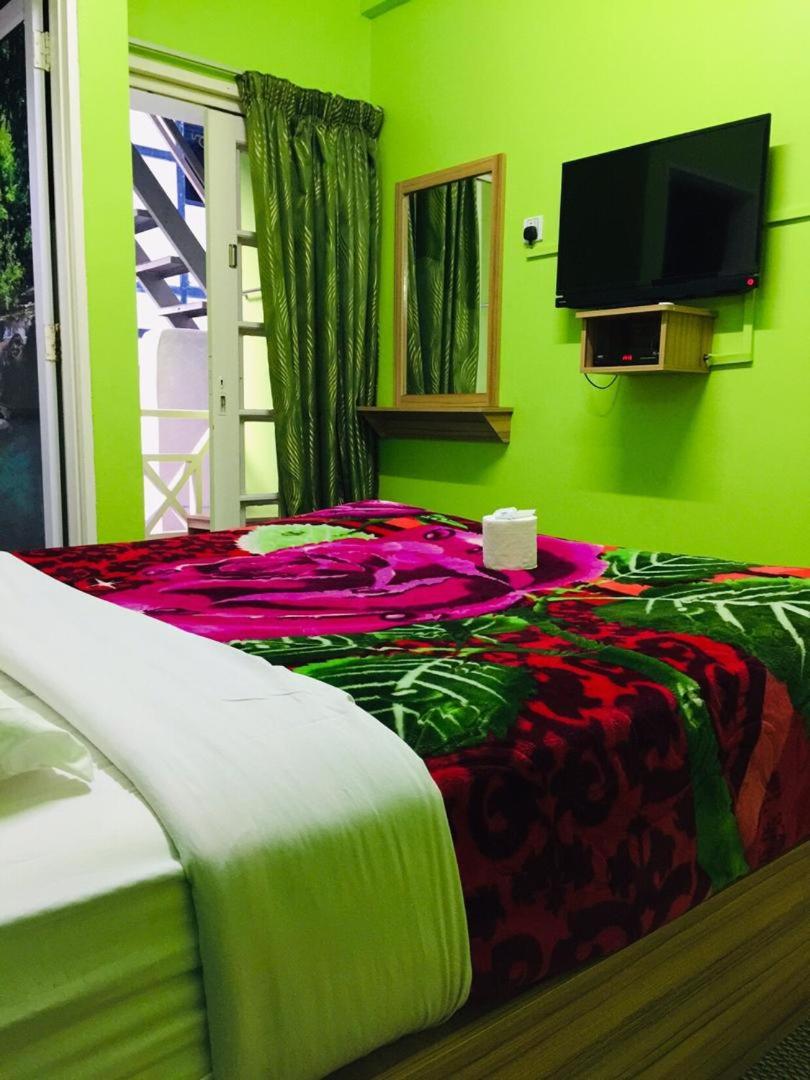 Rose Haven Hotel photo 2