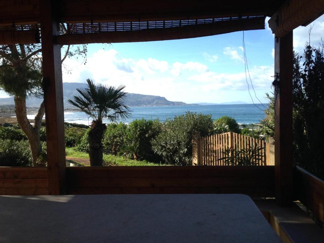 CASA CON VERANDE SUL MARE a 2 MINUTI A PIEDI DALLA SPIAGGIA