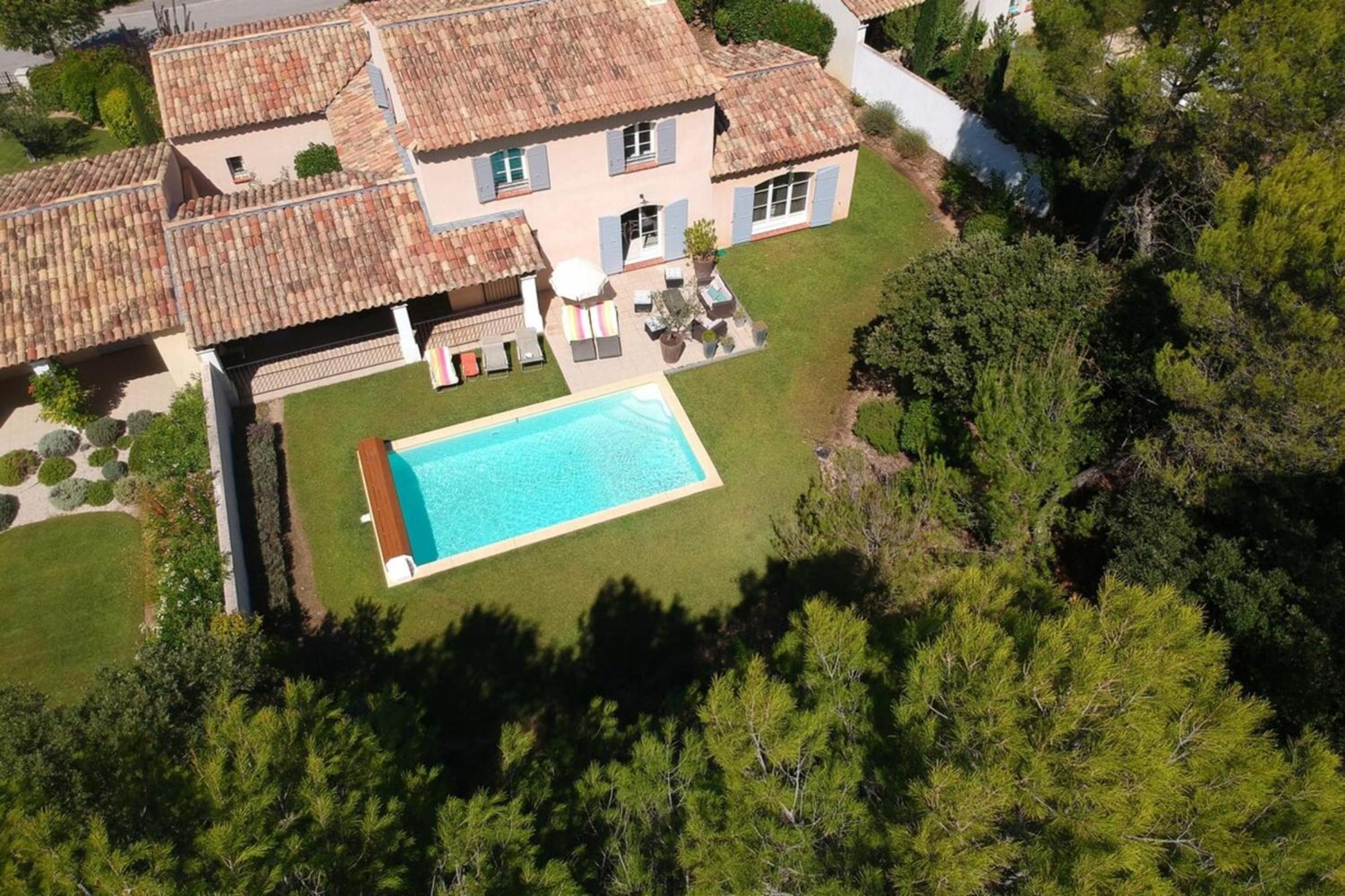 Ma villa en Provence villa de standing et piscine Domaine de Pont-Royal view 4