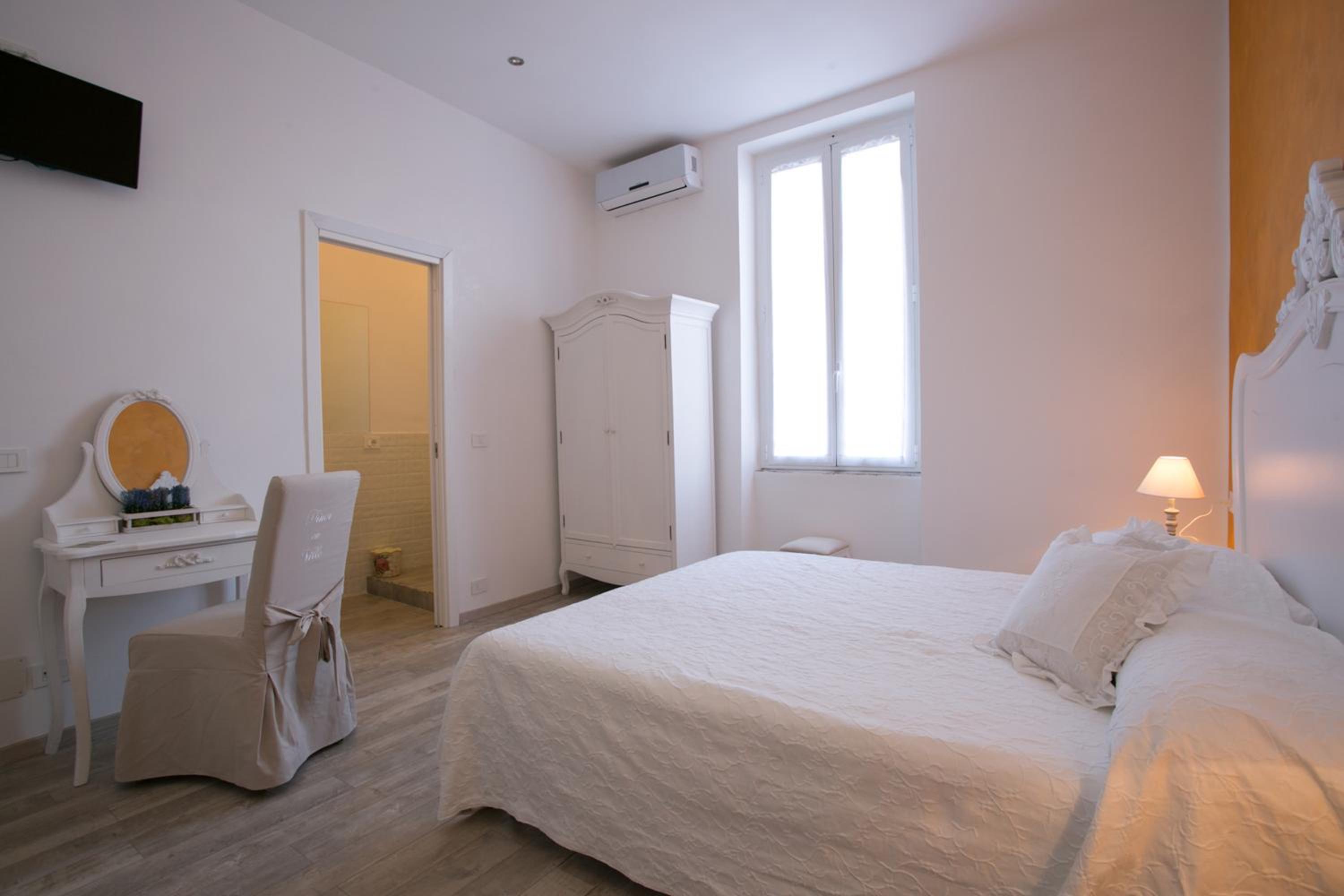 Colosseo Apartments and Rooms - Rome City Centre