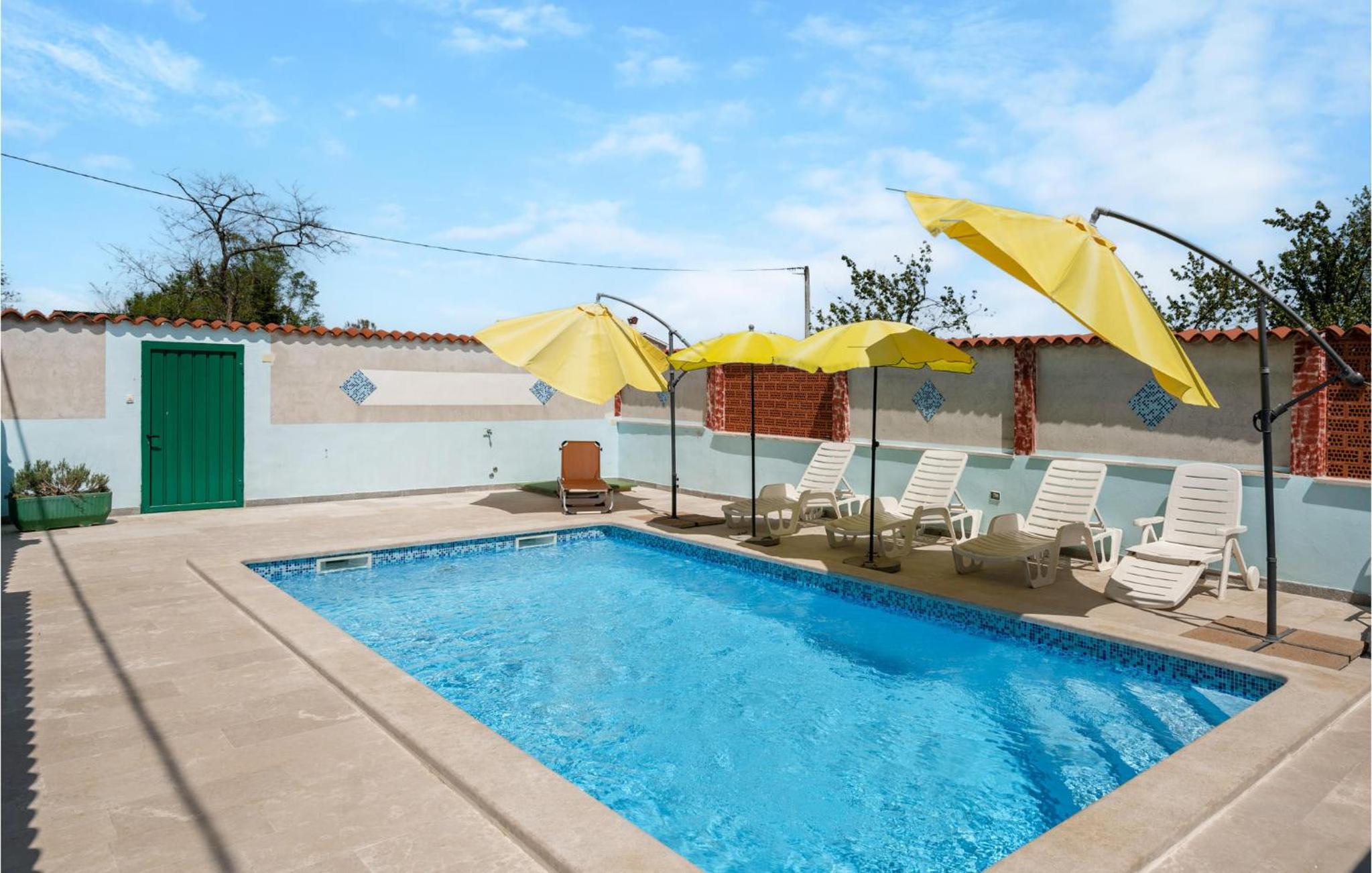 Three-Bedroom Holiday Home 0 In Zminj view 2