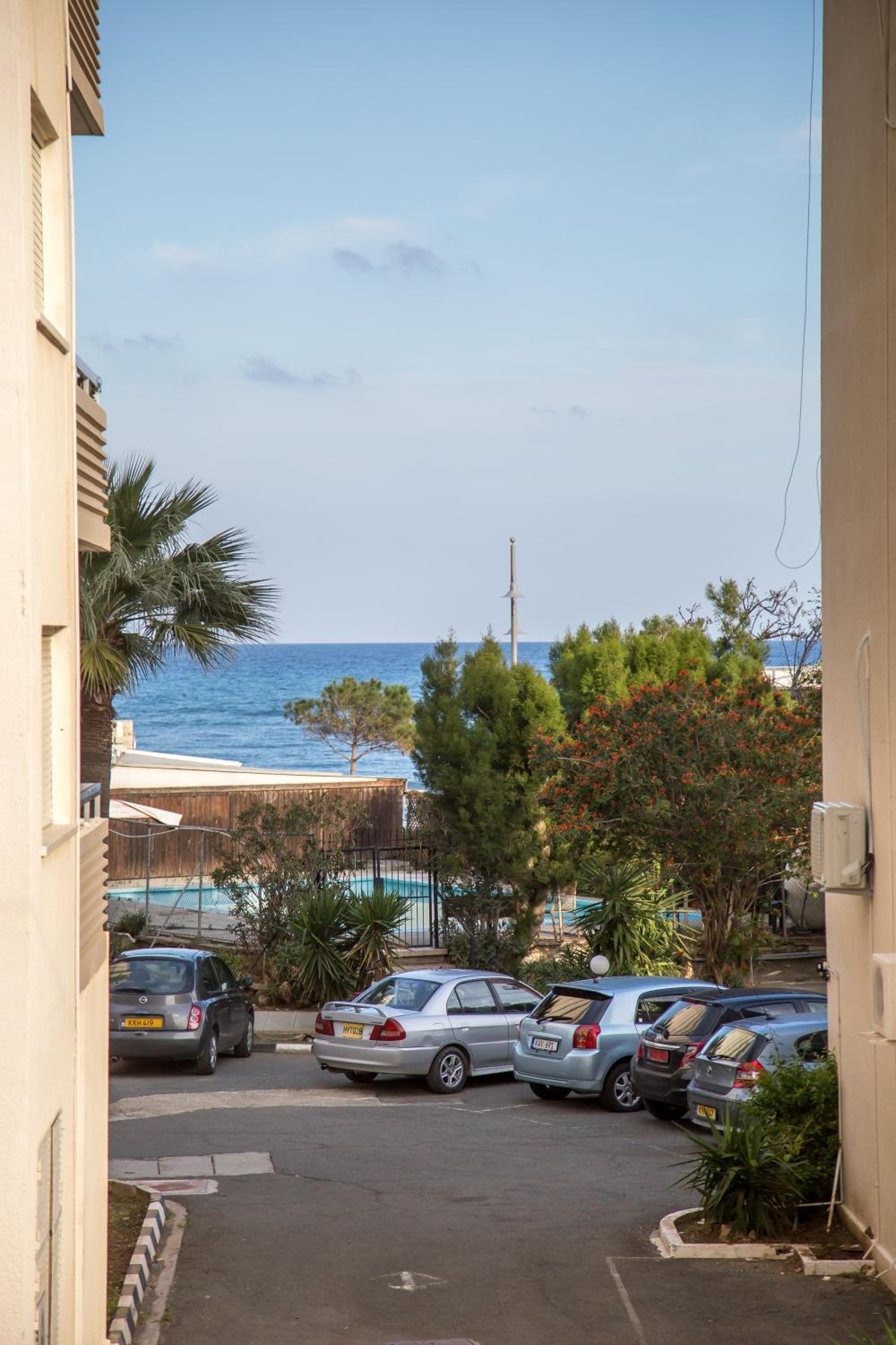 Designer 2-Bedroom Apartment 150m from Mackenzie Beach view 3