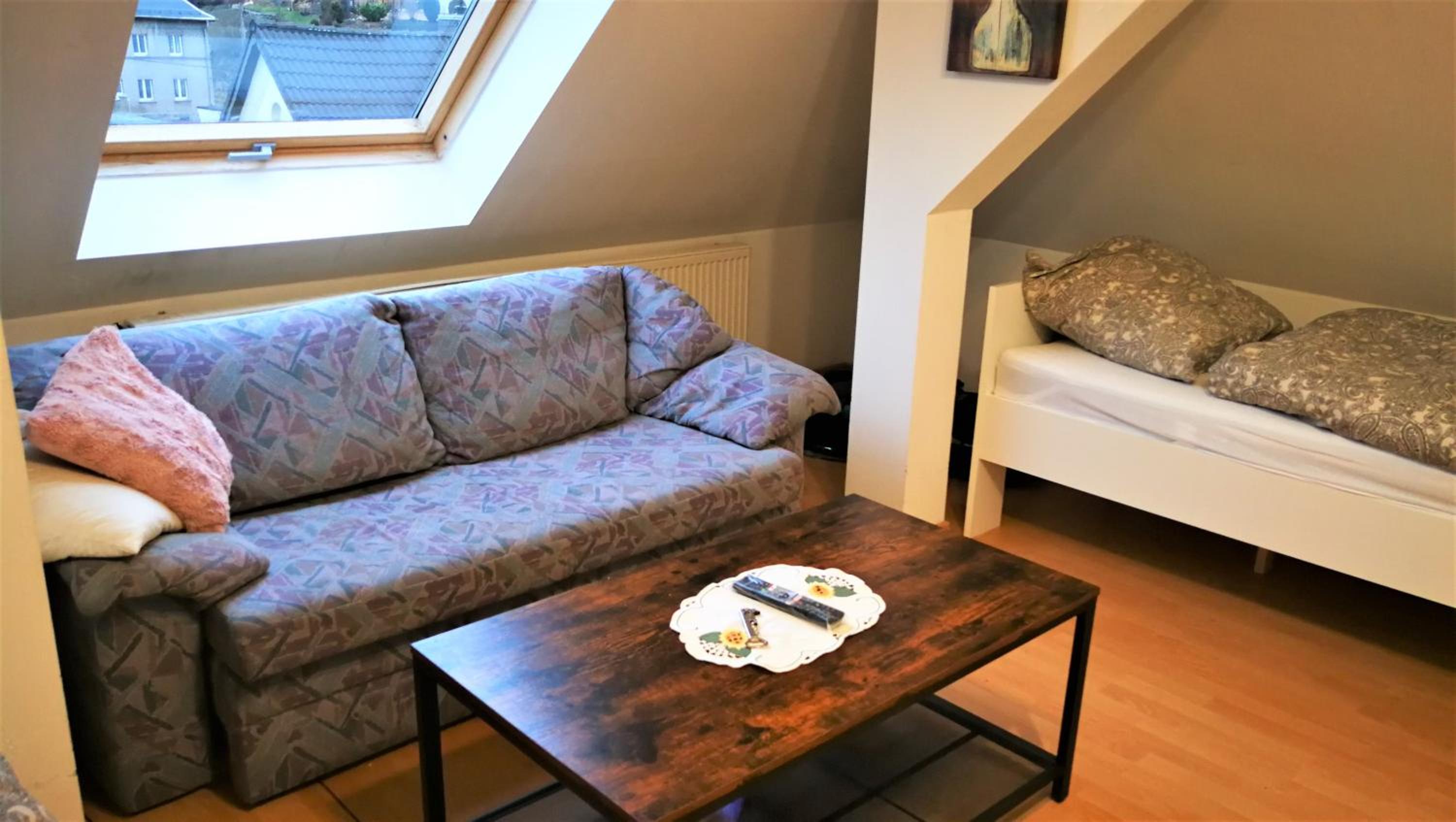 Attic Oelsnitz am Hegebach mit Netflix und Parkplatz Self Check-in - Property Image 17