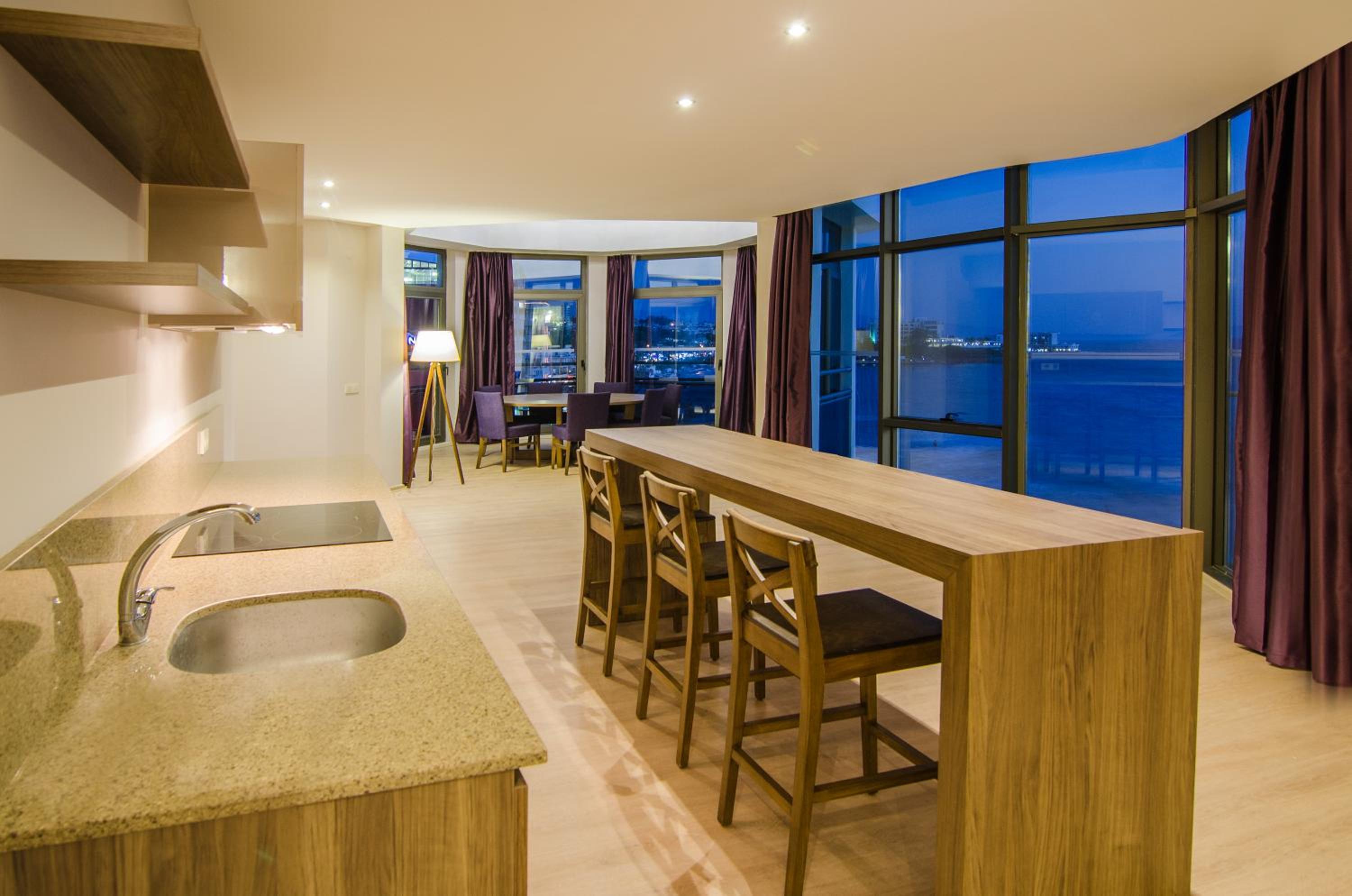 Ladies Beach Suite Hotel - Image 39