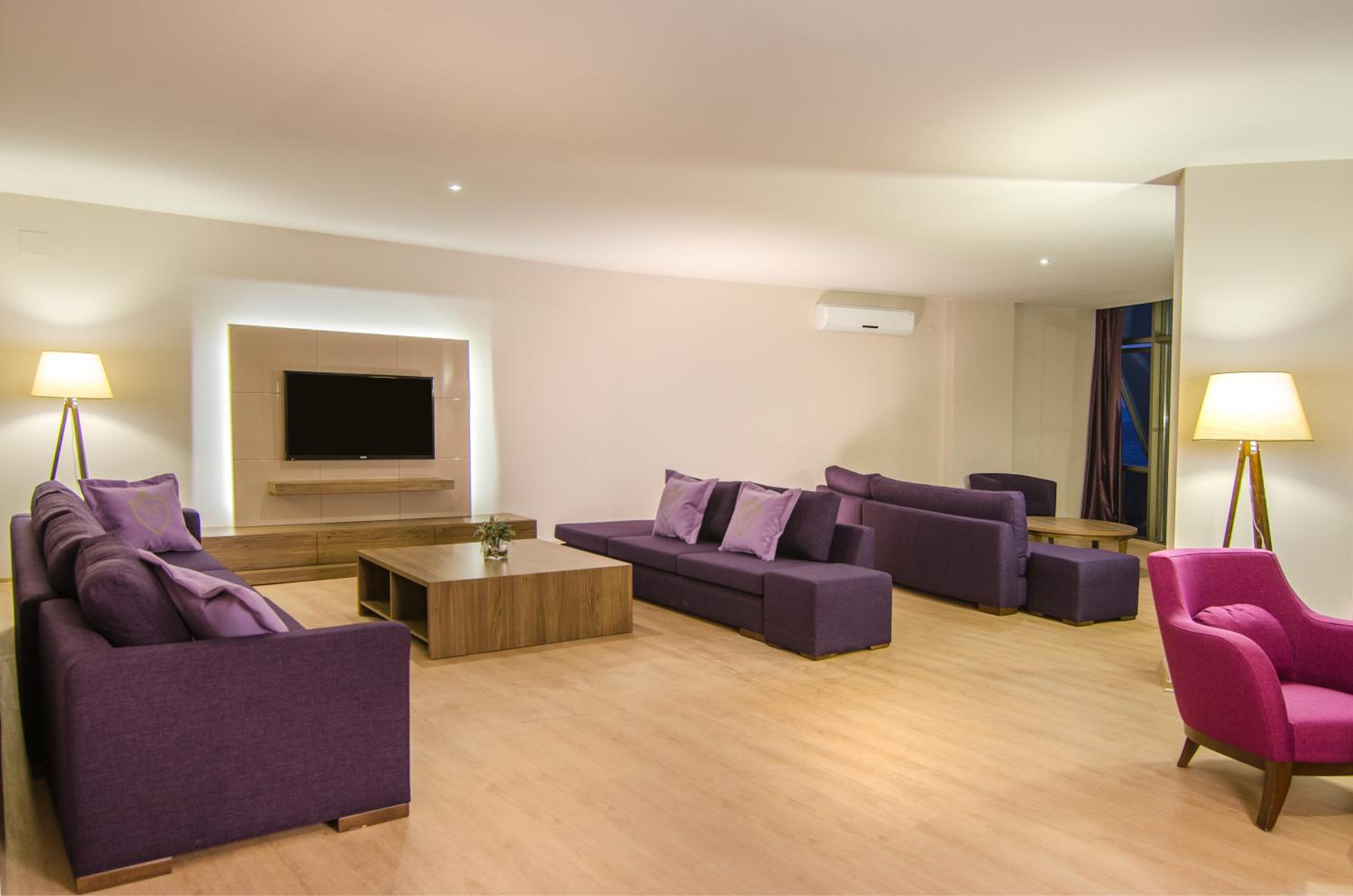 Ladies Beach Suite Hotel - Image 37