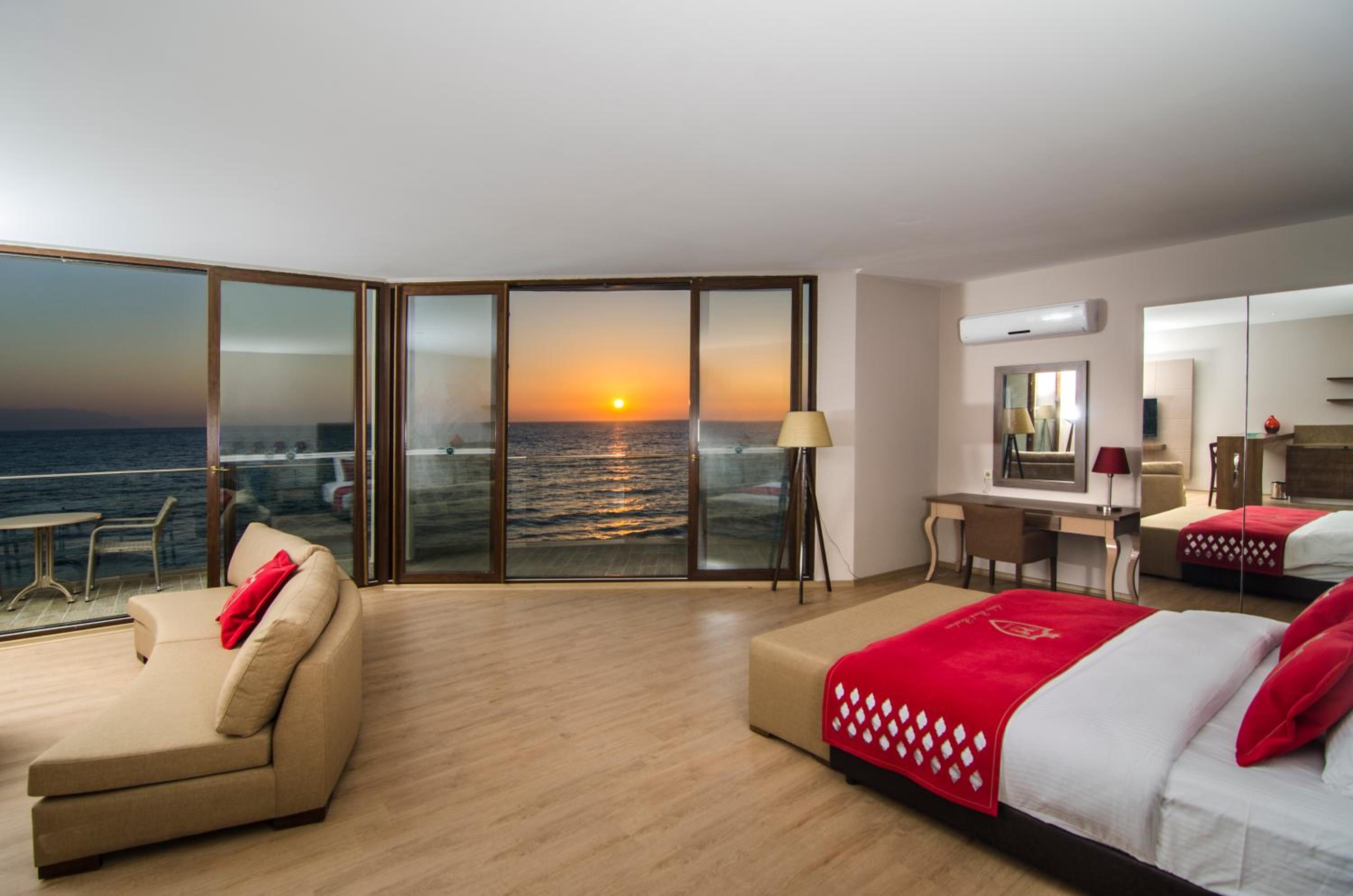 Ladies Beach Suite Hotel - Image 33