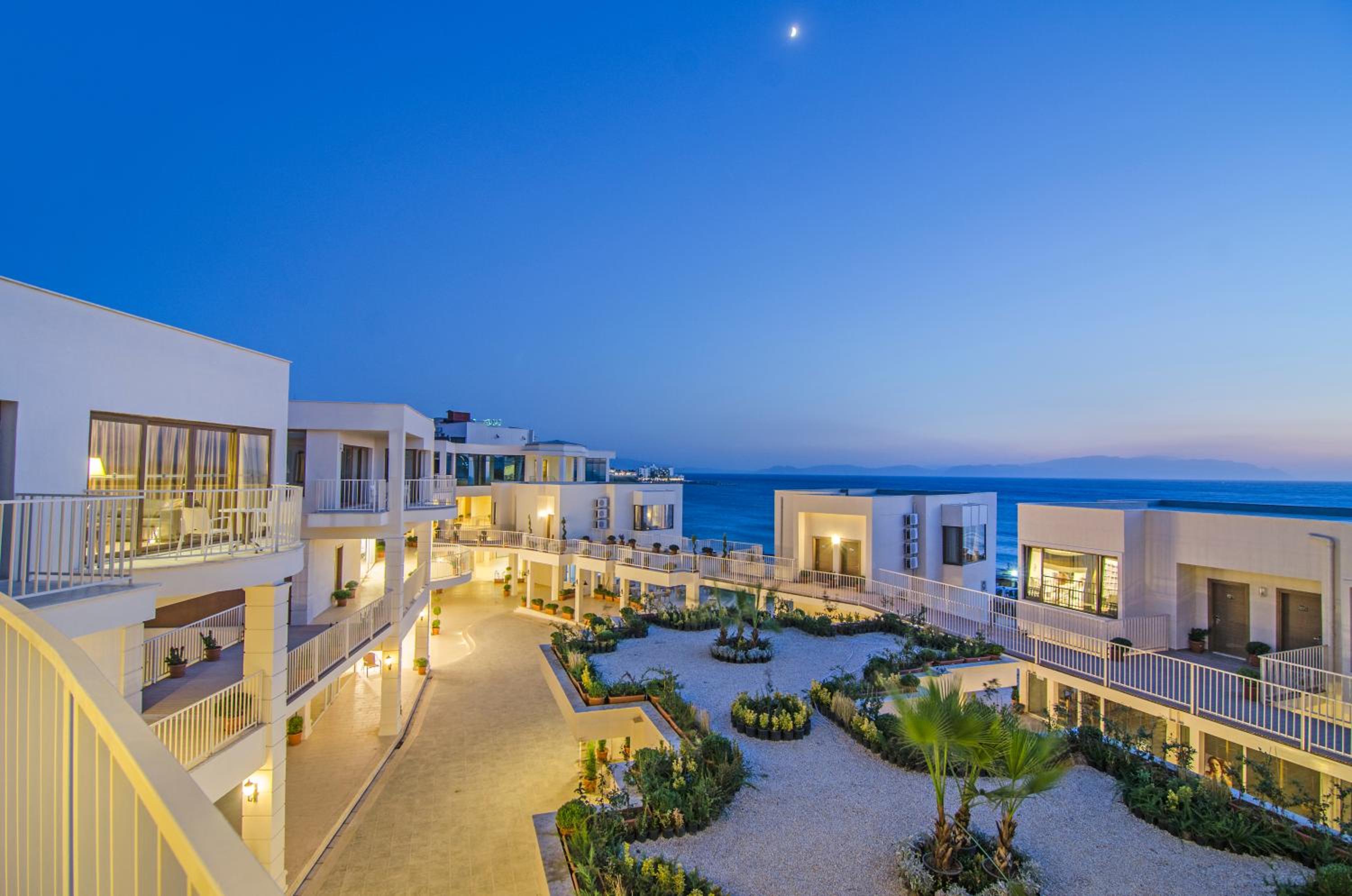 Ladies Beach Suite Hotel - Image 63