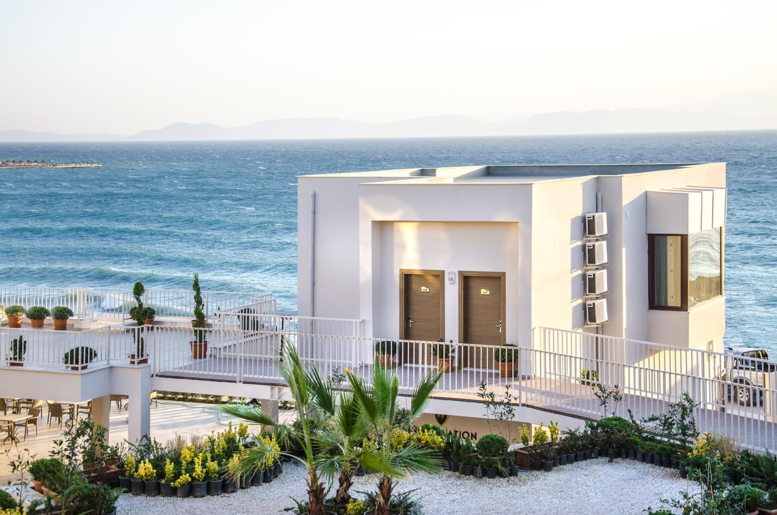 Ladies Beach Suite Hotel - Image 31