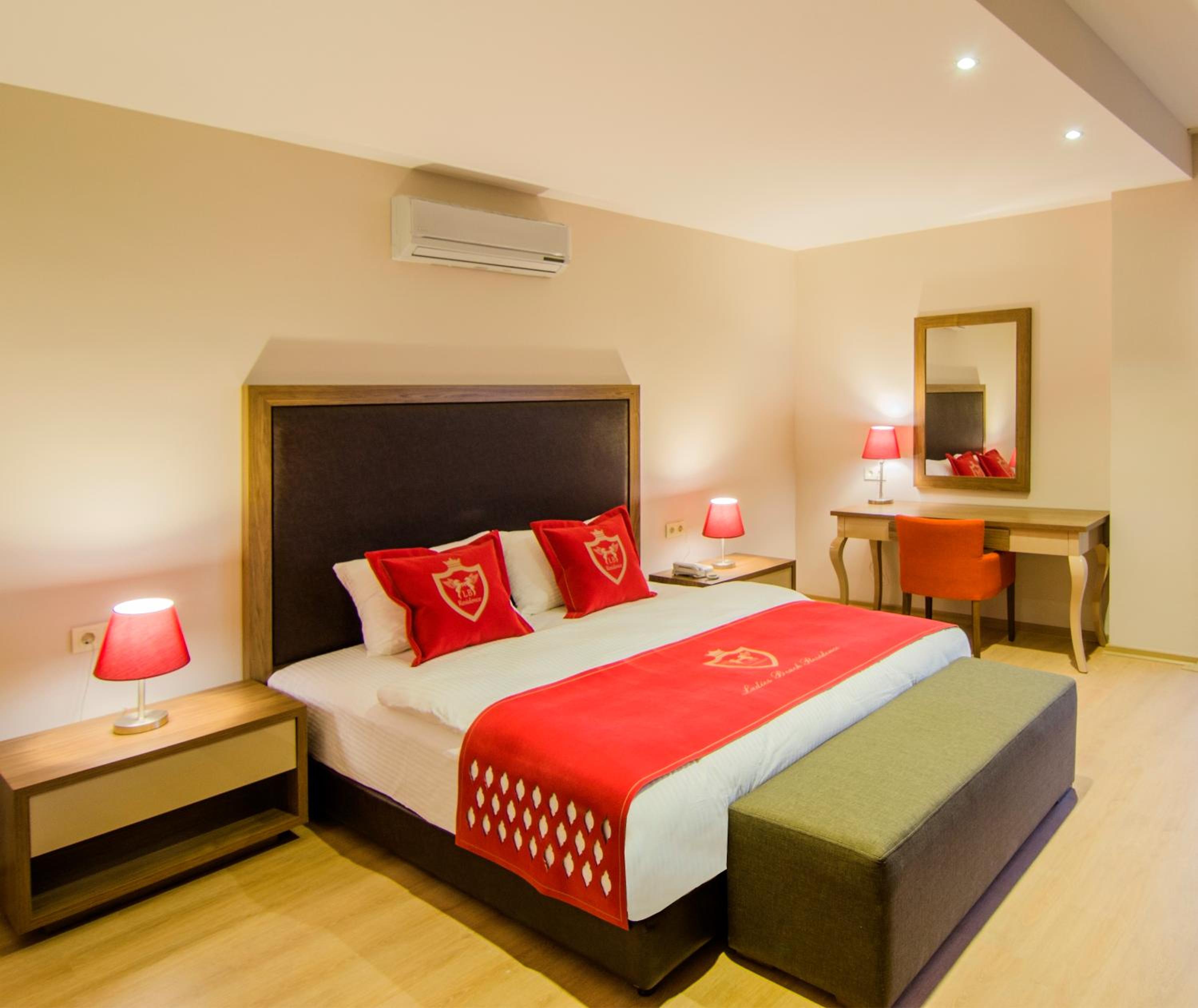 Ladies Beach Suite Hotel - Image 28