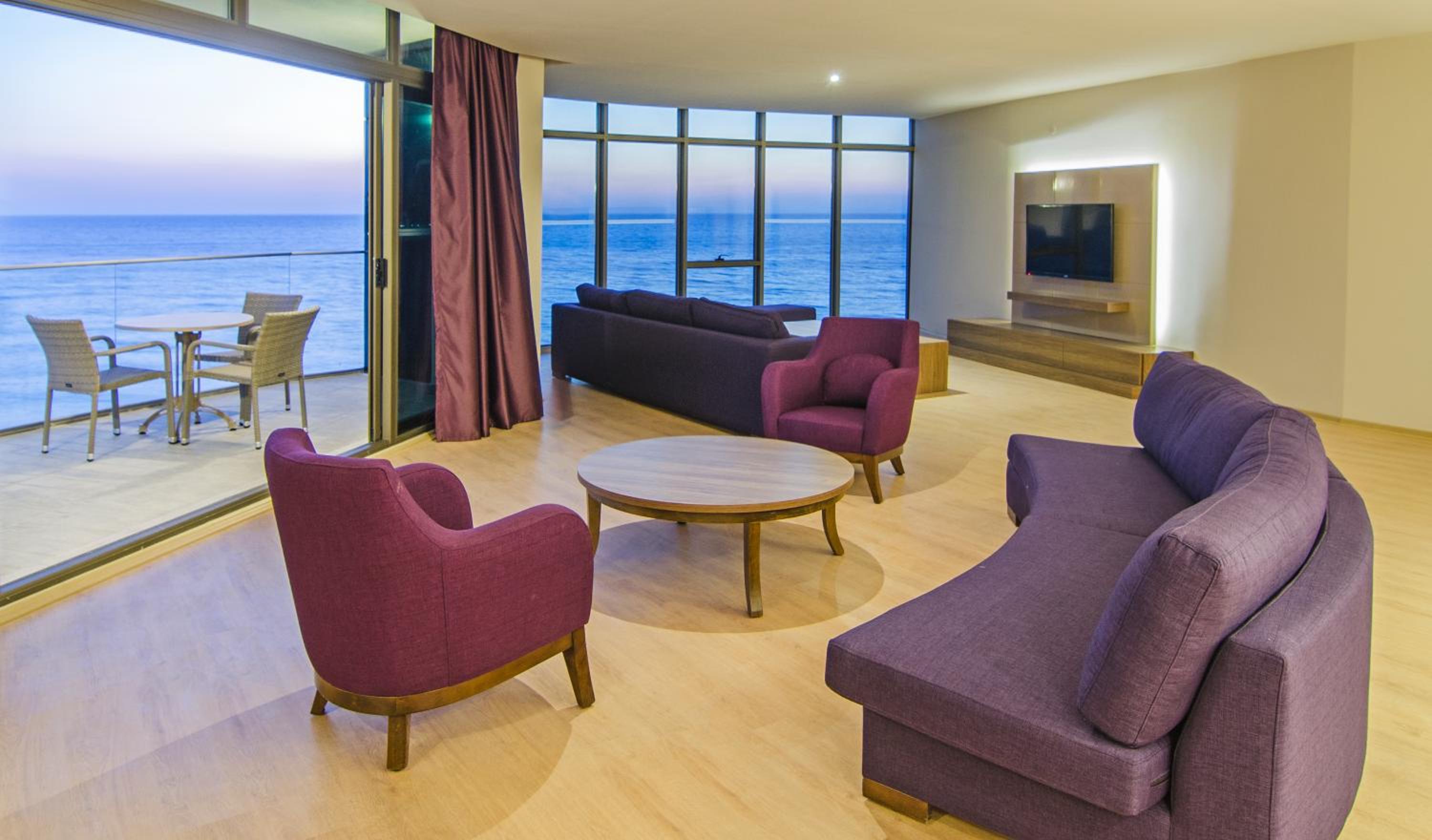 Ladies Beach Suite Hotel - Image 29