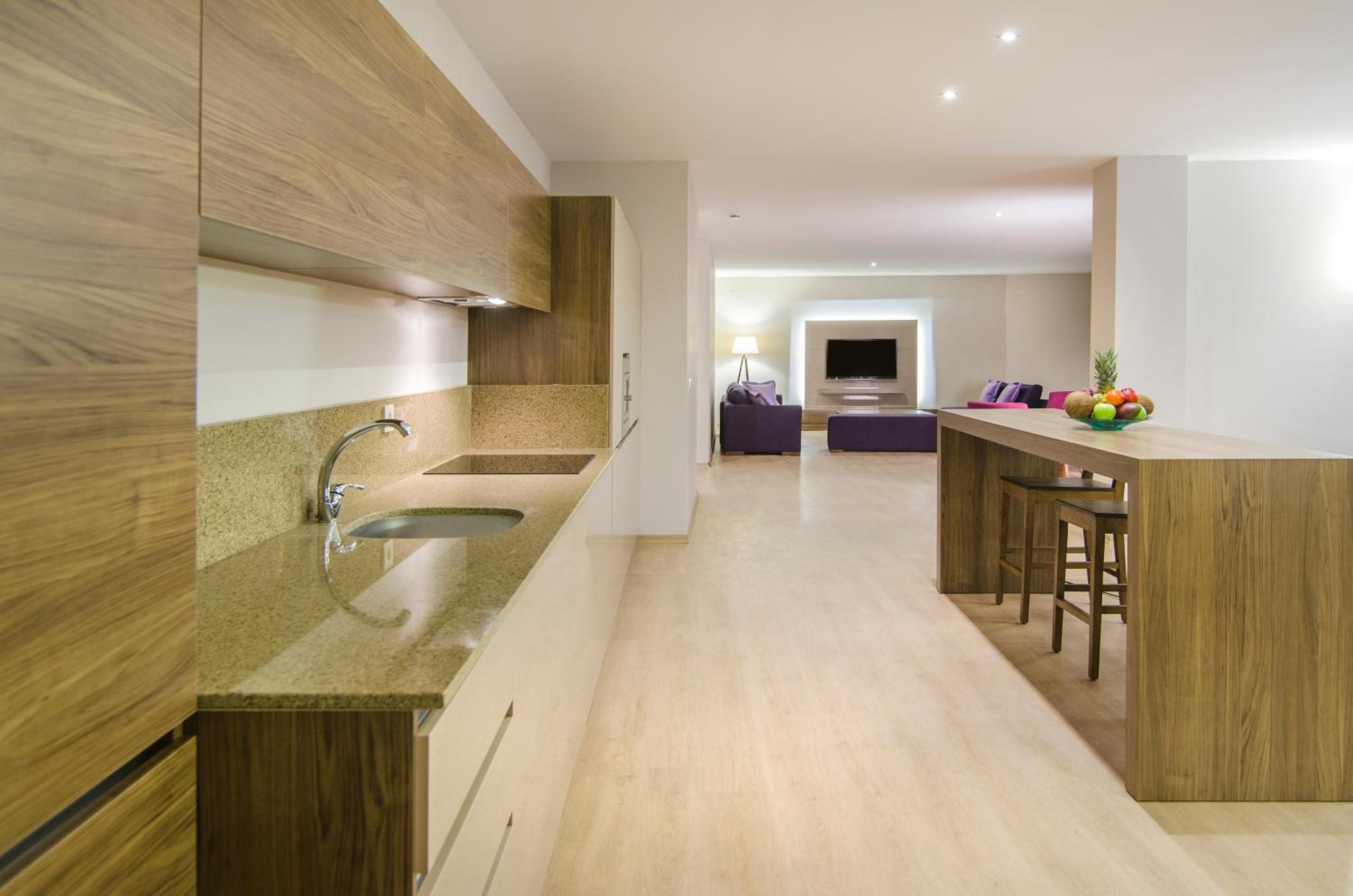 Ladies Beach Suite Hotel - Image 36