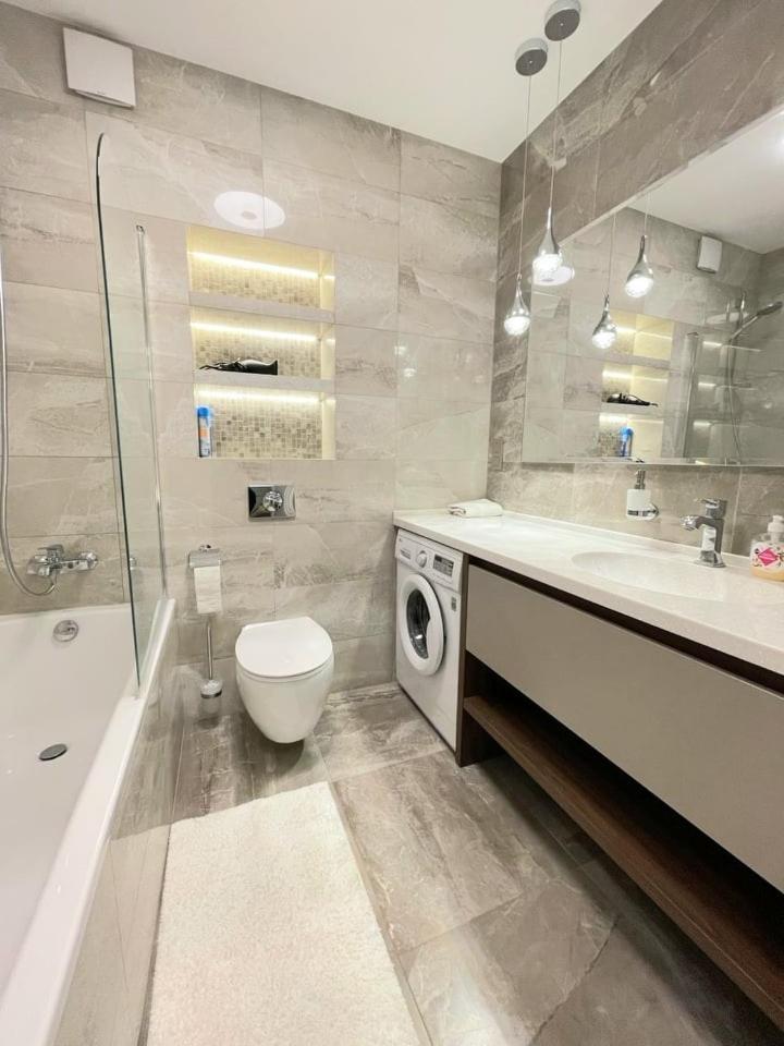 1 room 60m2 center of Obolon near River side. 11 Floor view 4