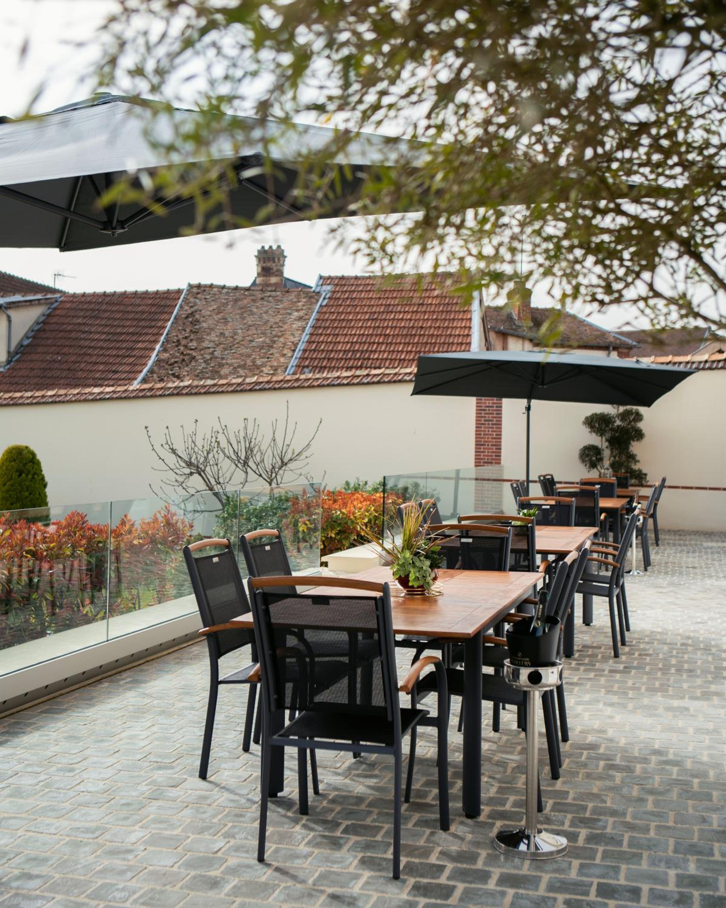 Les Chambres du Champagne Collery view 2