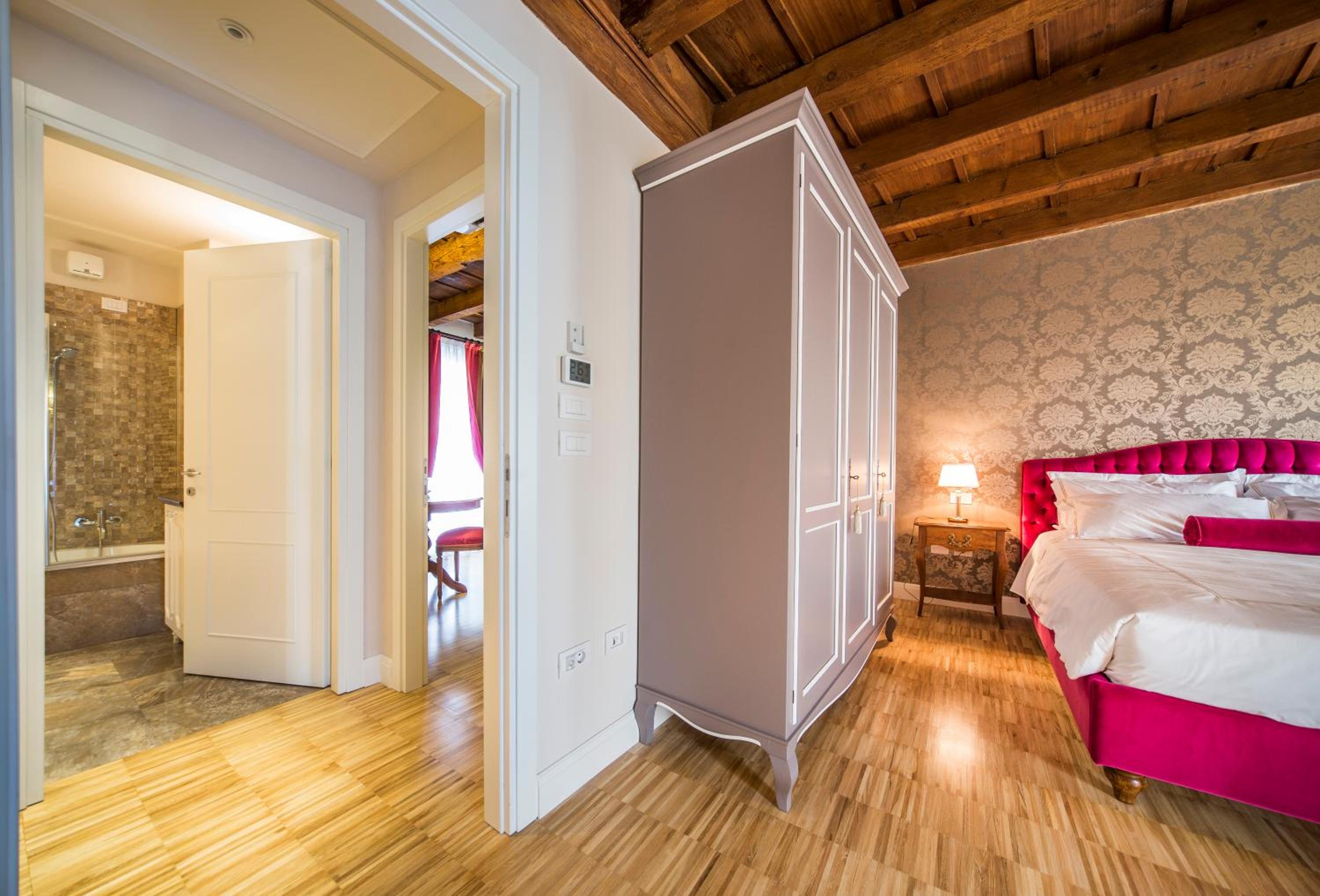Lady Capulet Apartments