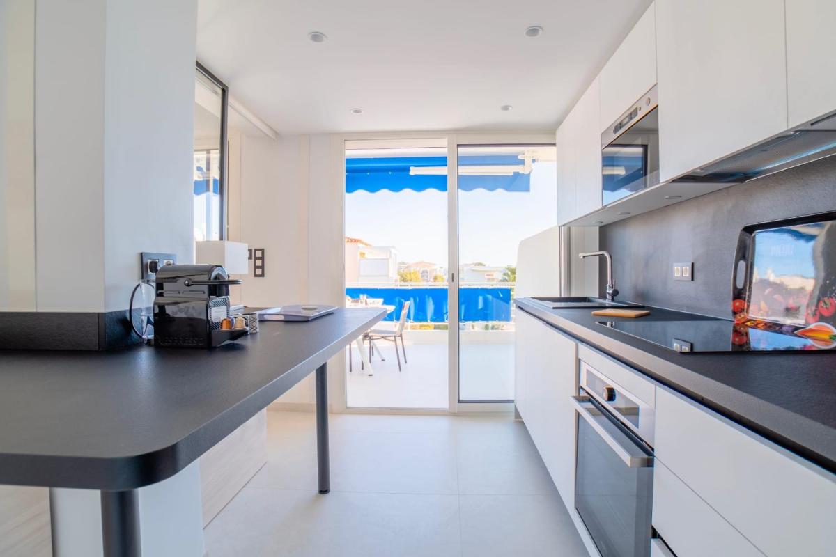 SERRENDY Near the beaches sea view & terrace photo 3