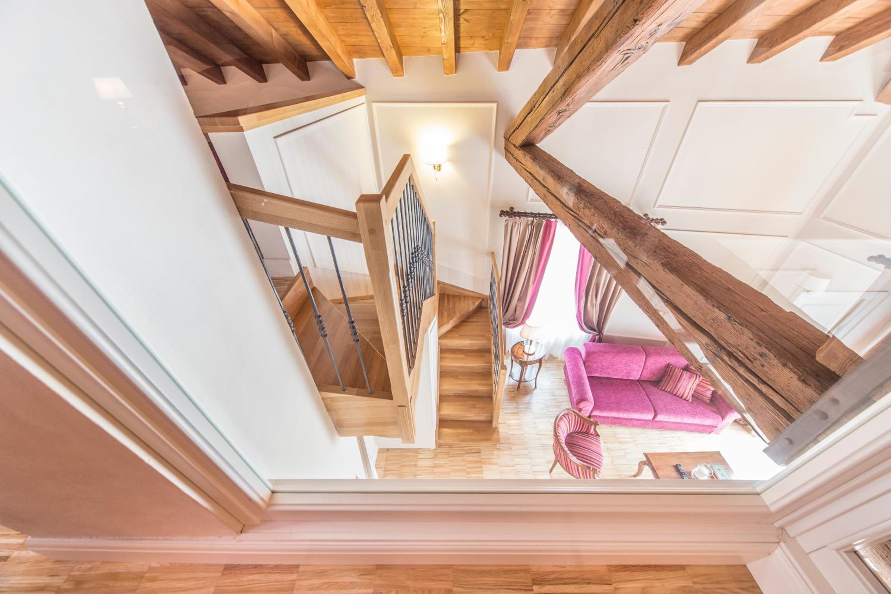Lady Capulet Apartments