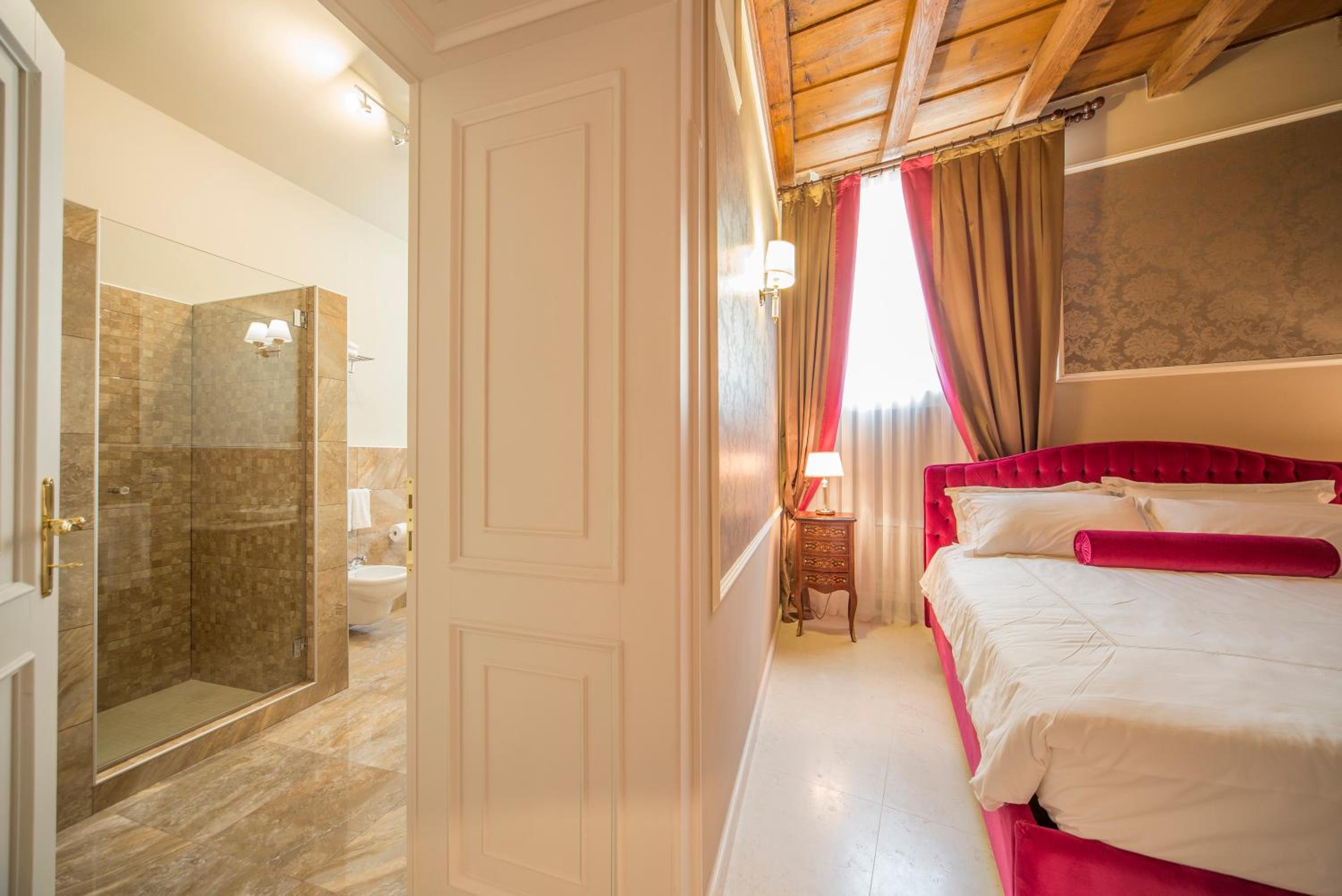 Lady Capulet Apartments