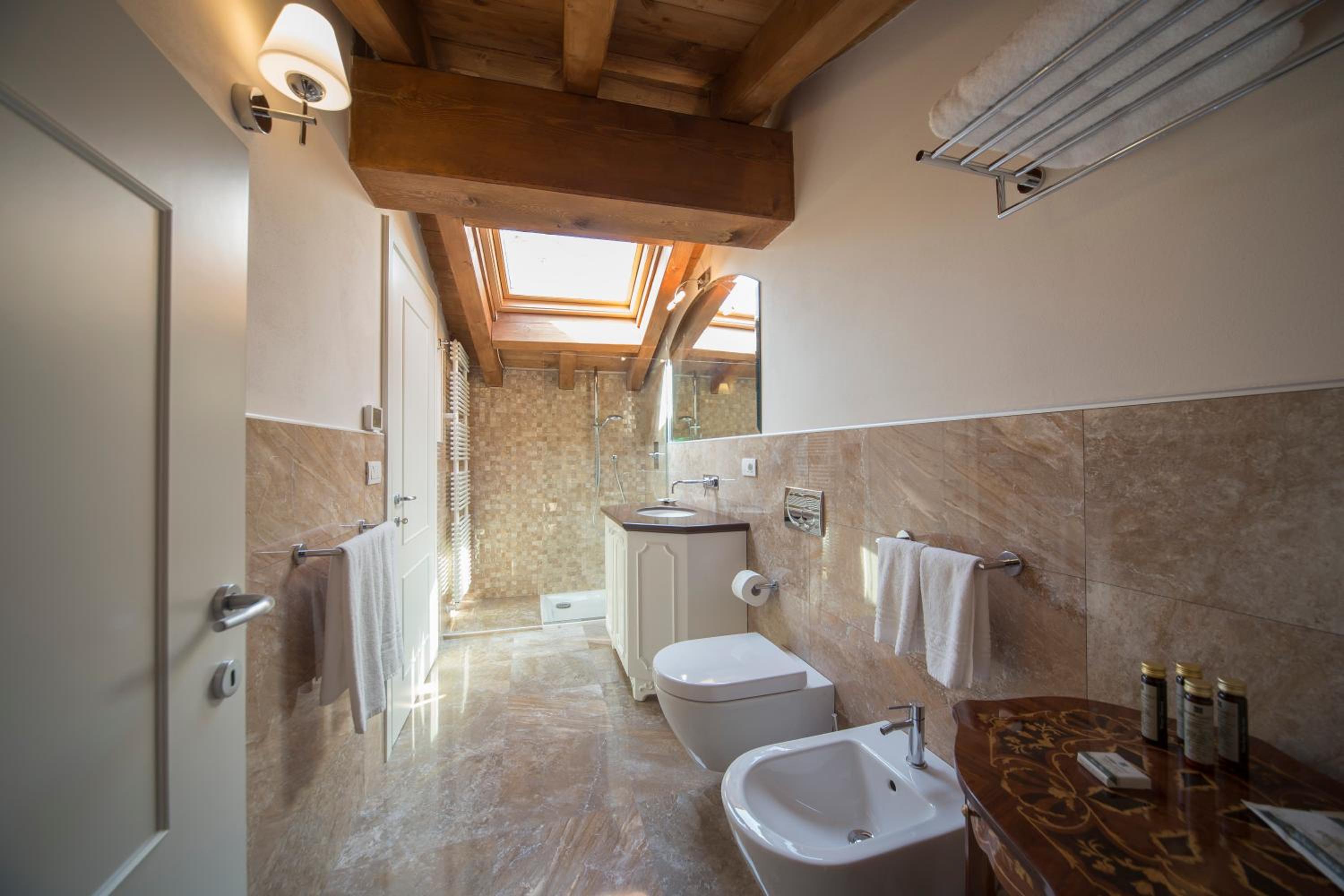 Lady Capulet Apartments