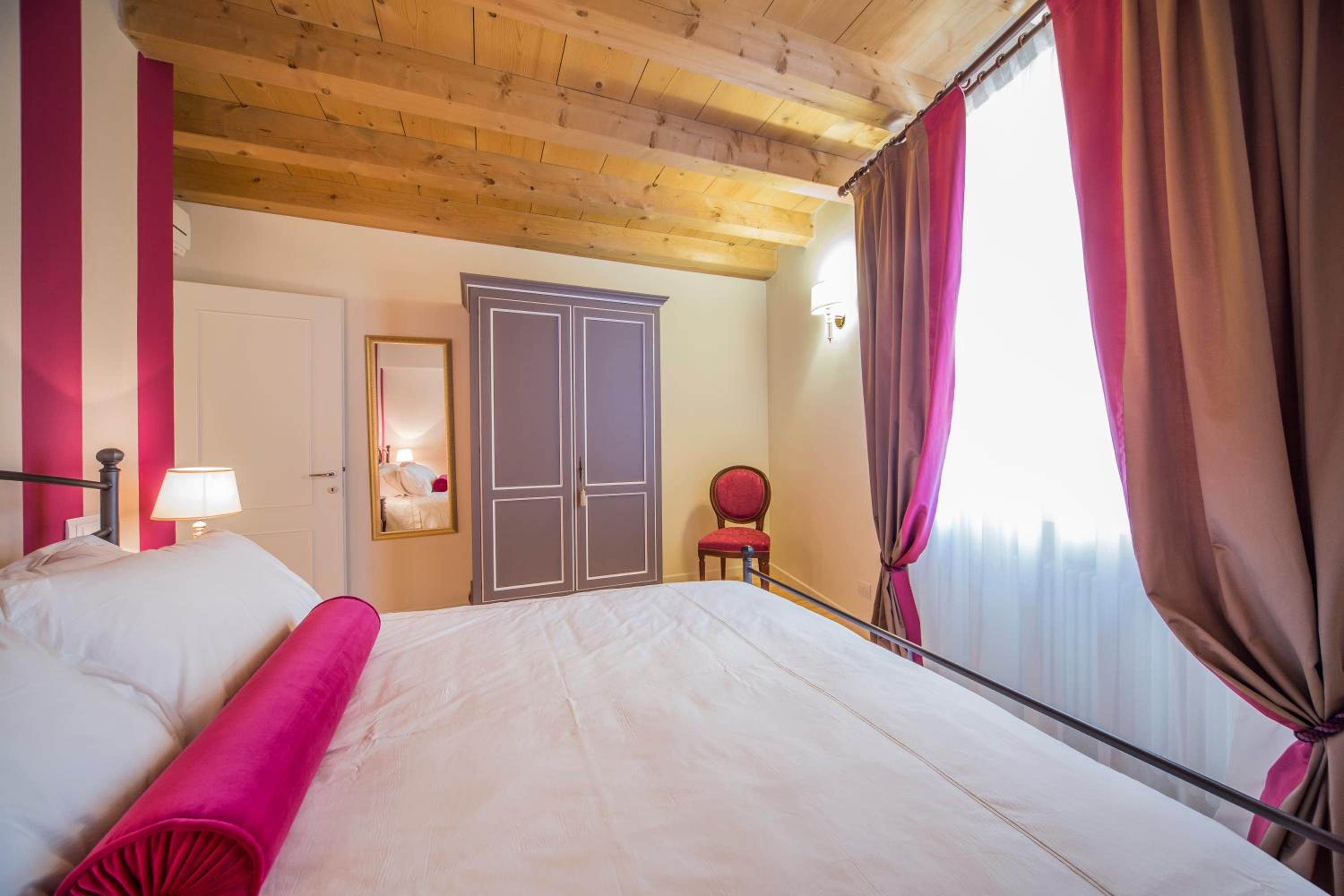 Lady Capulet Apartments