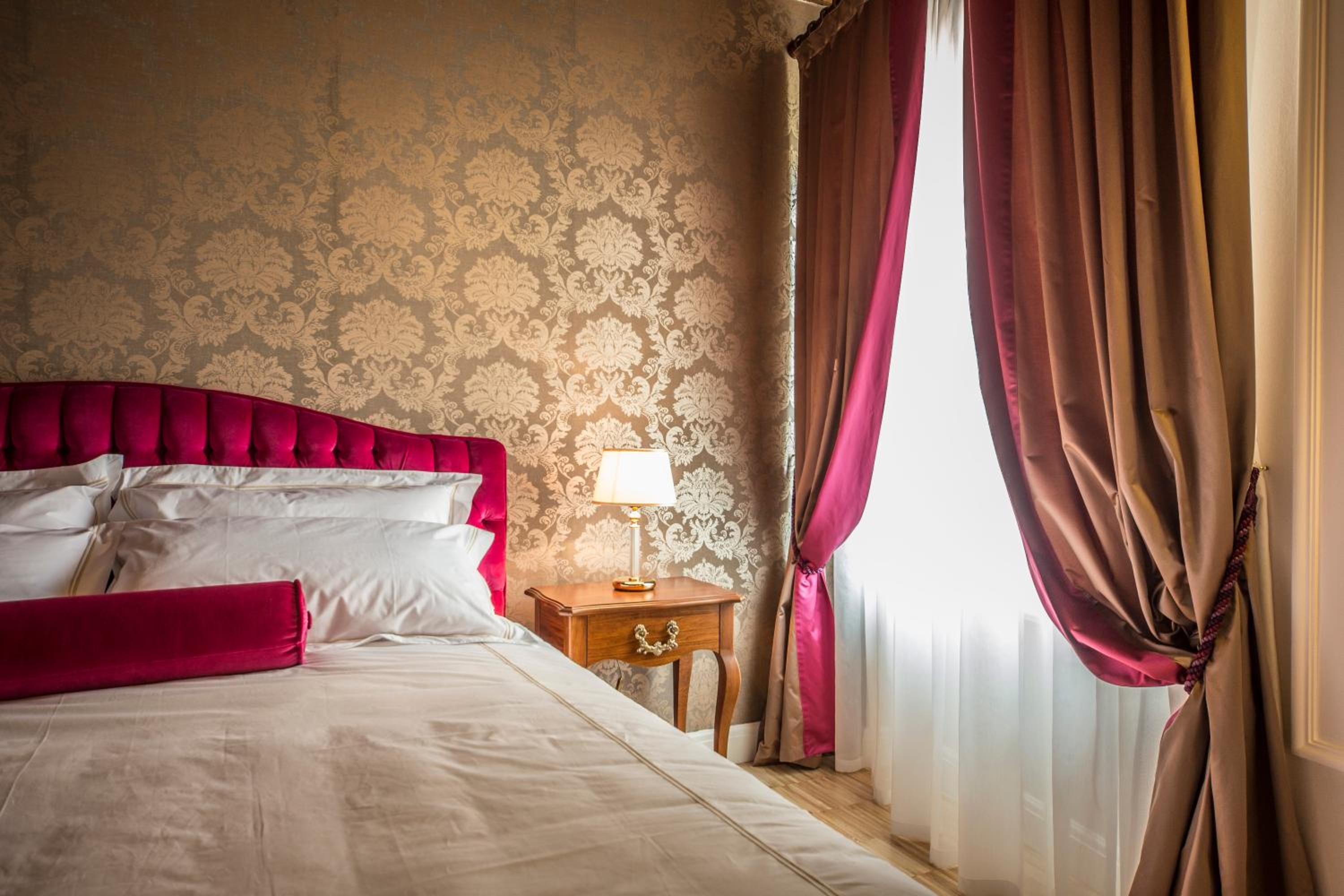 Lady Capulet Apartments