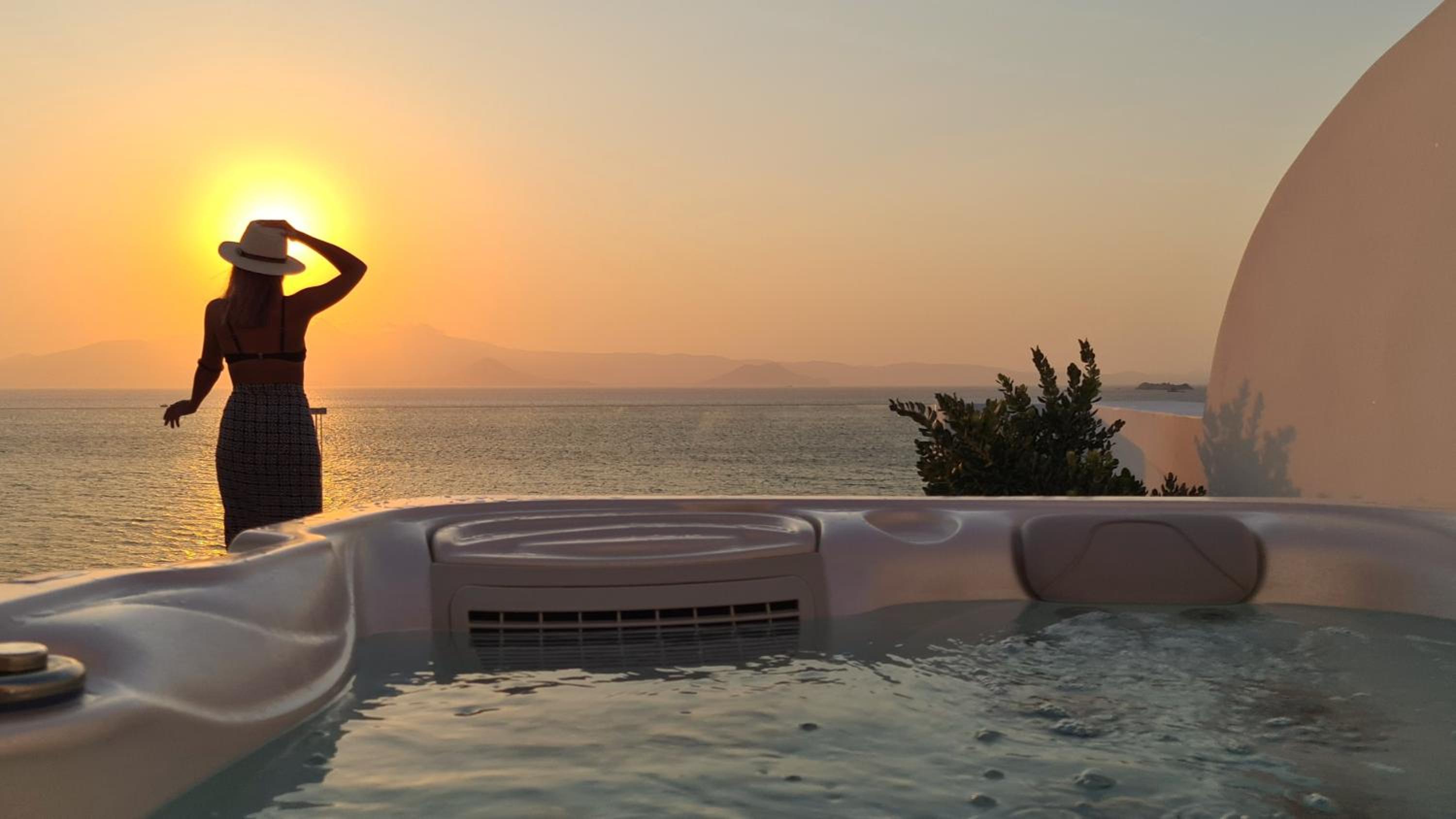 Seanfinity Beachfront Suites en Mikri Vigla — human