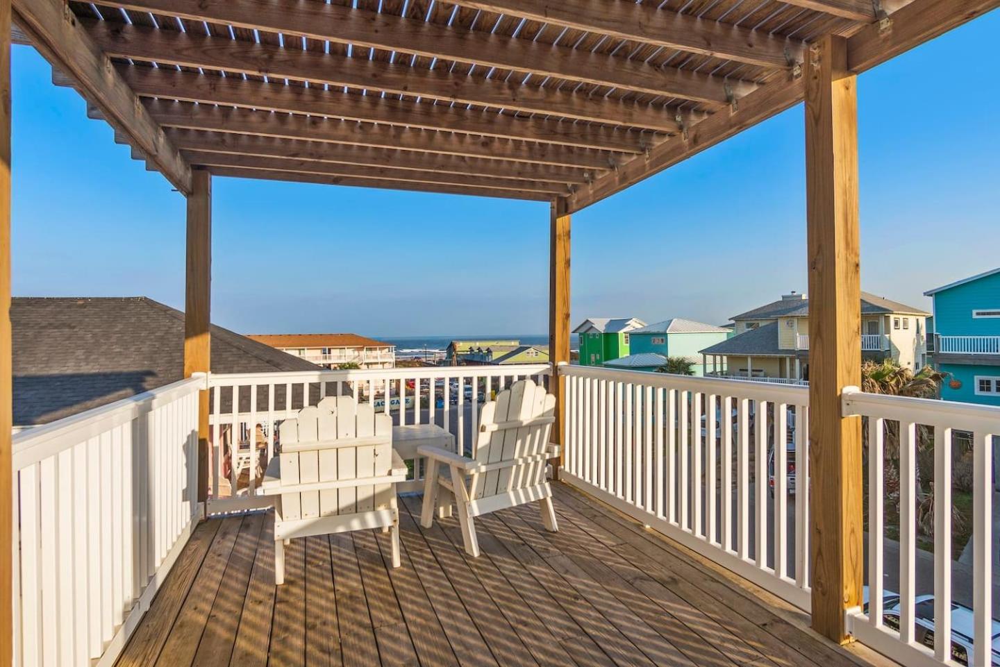 New 5 BDRM W/Pool, Observation Deck Walk to Beach! view 3