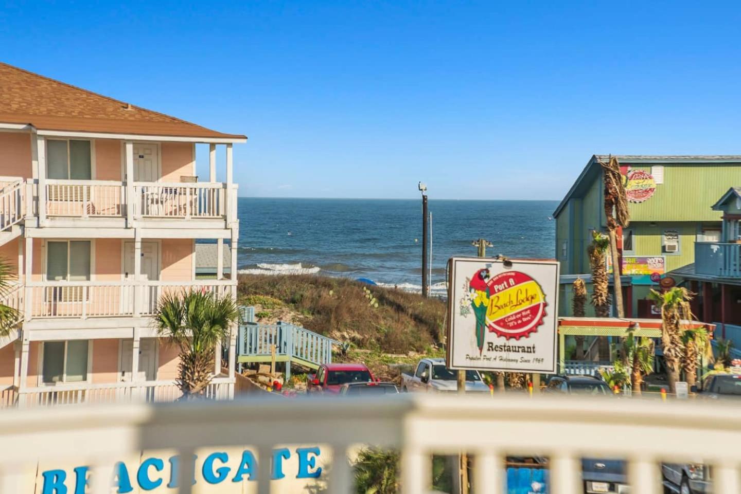 New 5 BDRM W/Pool, Observation Deck Walk to Beach! view 4