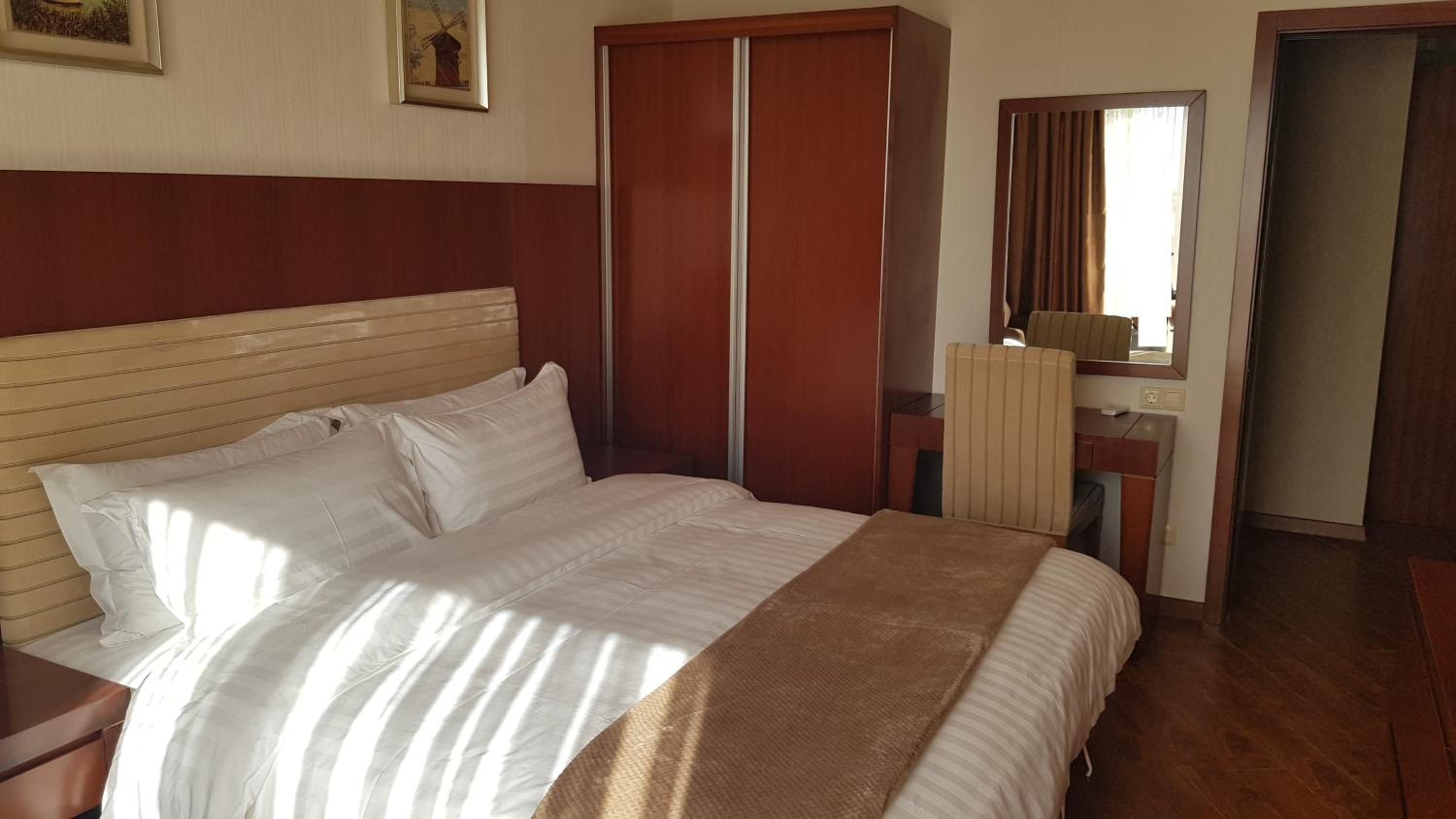 Sea View Apartment at Oasis view 4