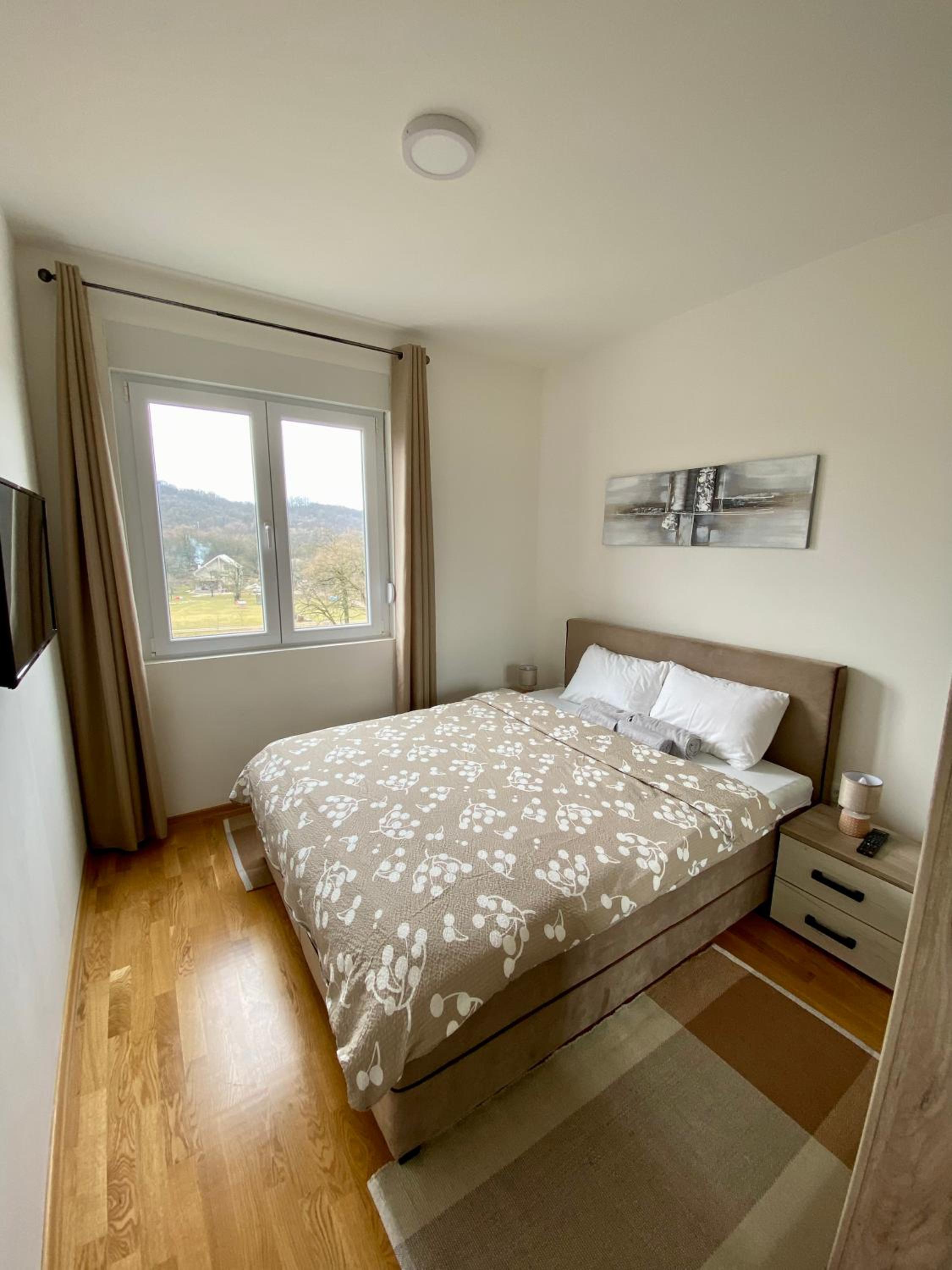NEWTOWN APARTMENT photo 2