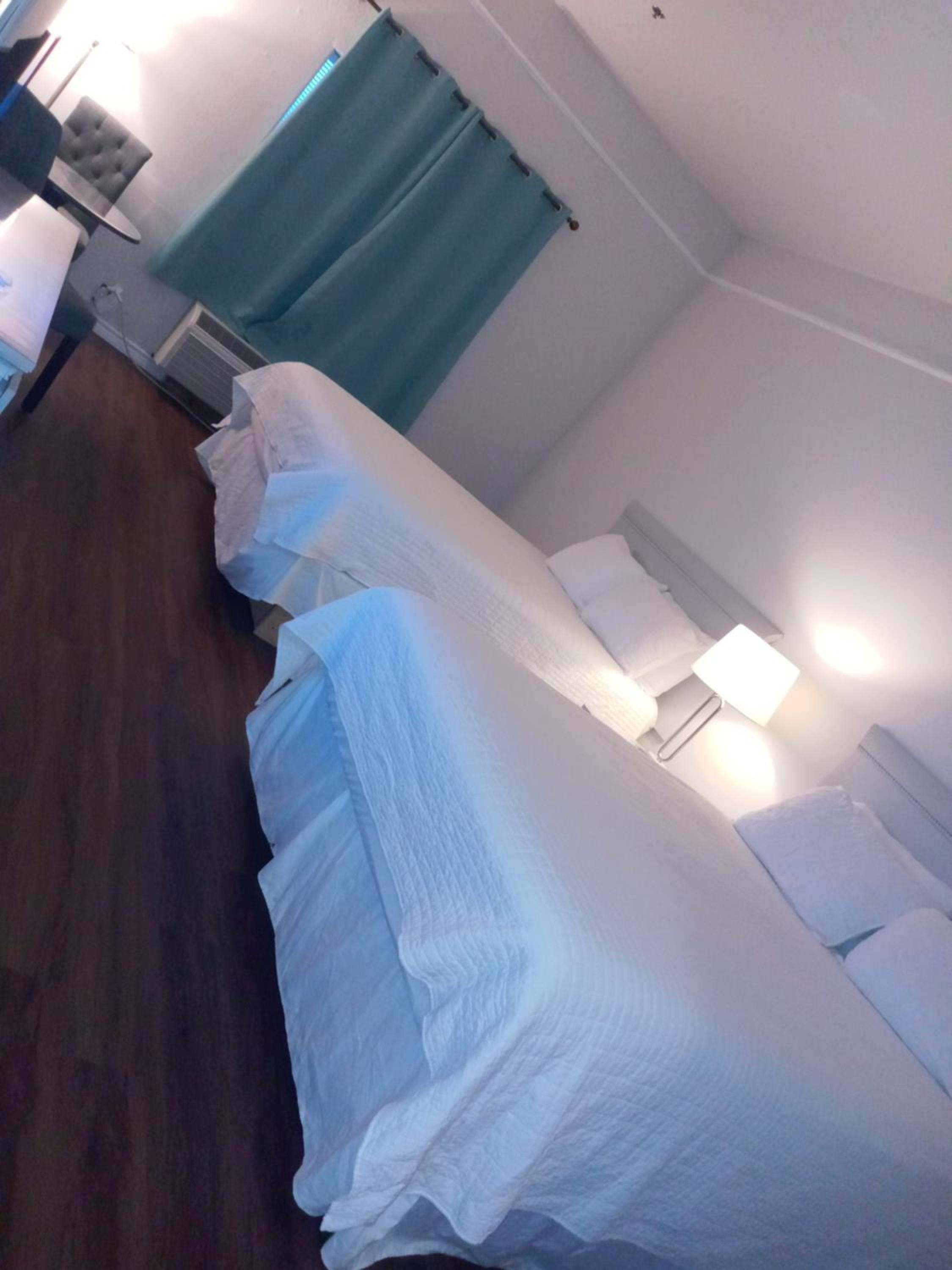 Deluxe Inn & Suites