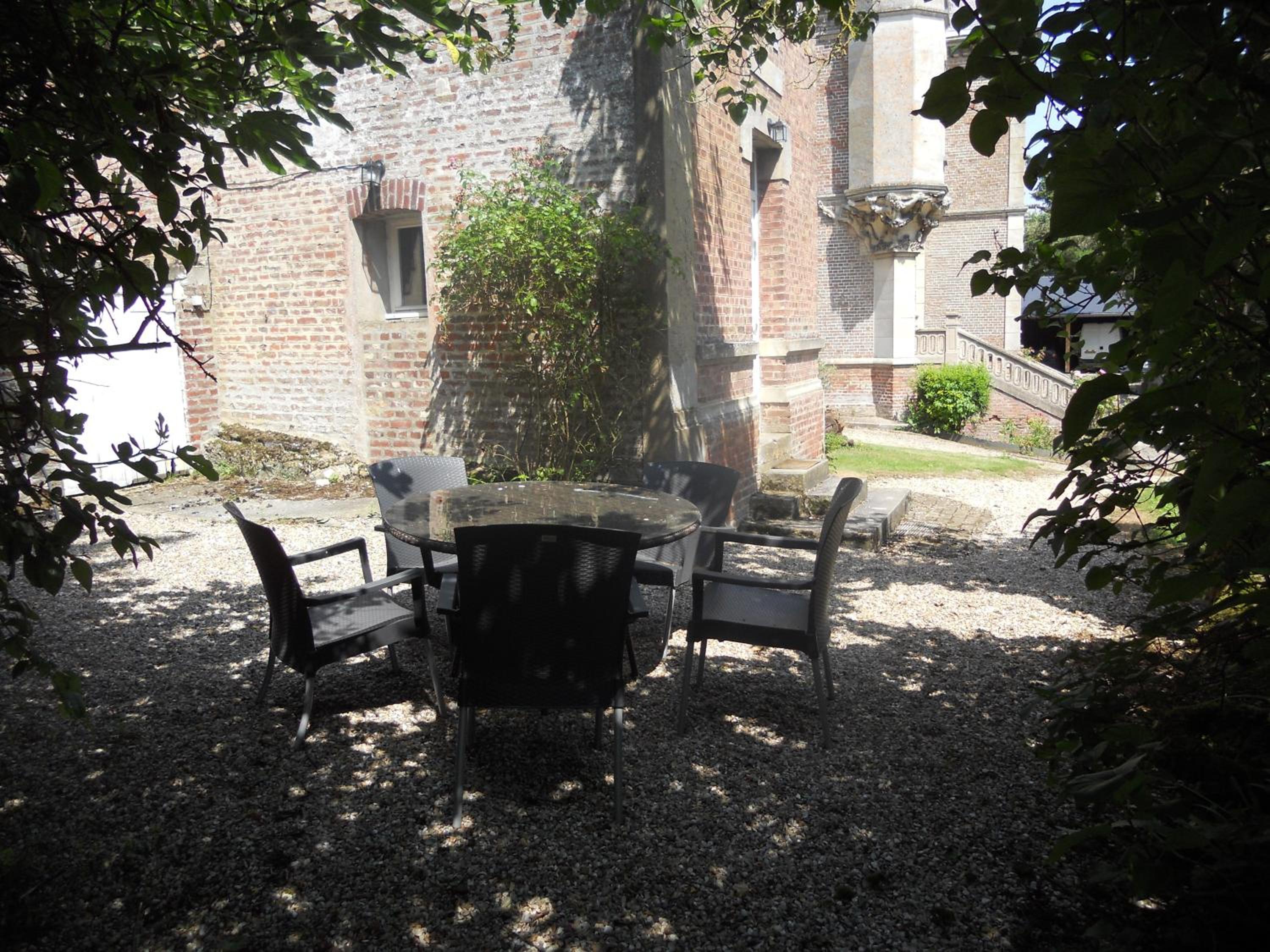 Photo 10