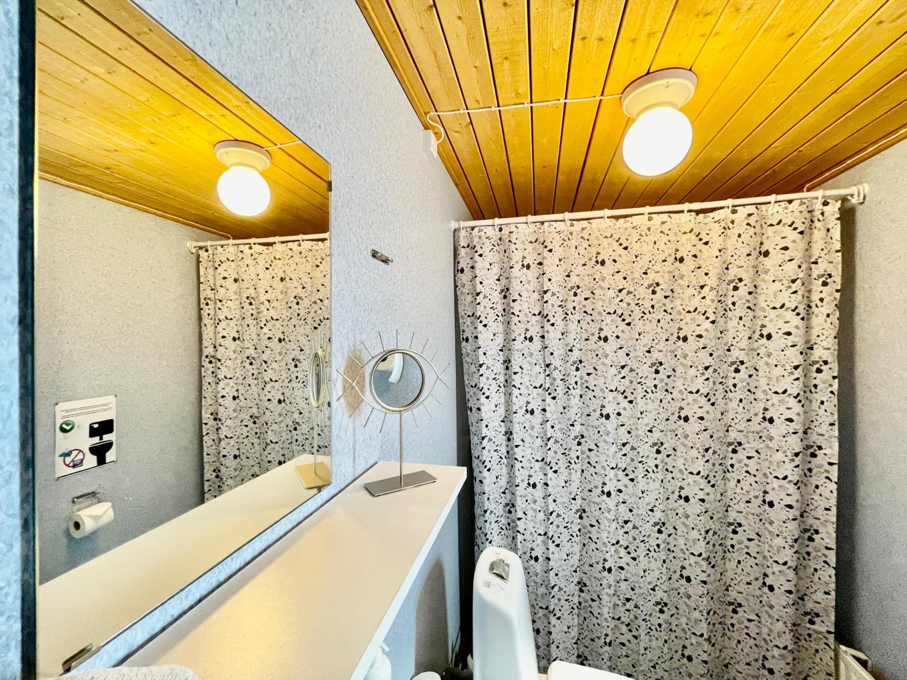 Inuk Hostels