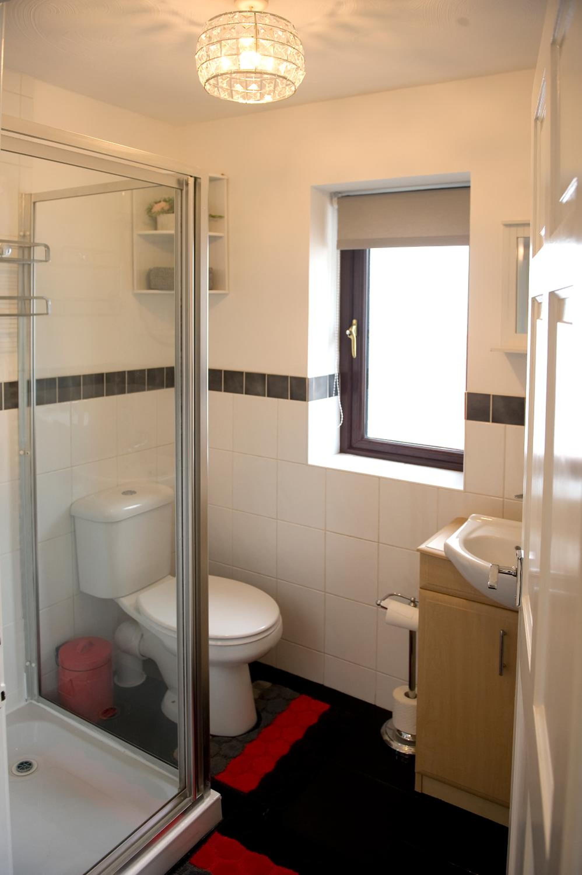 Mountain View Apartment - short drive to beaches view 5