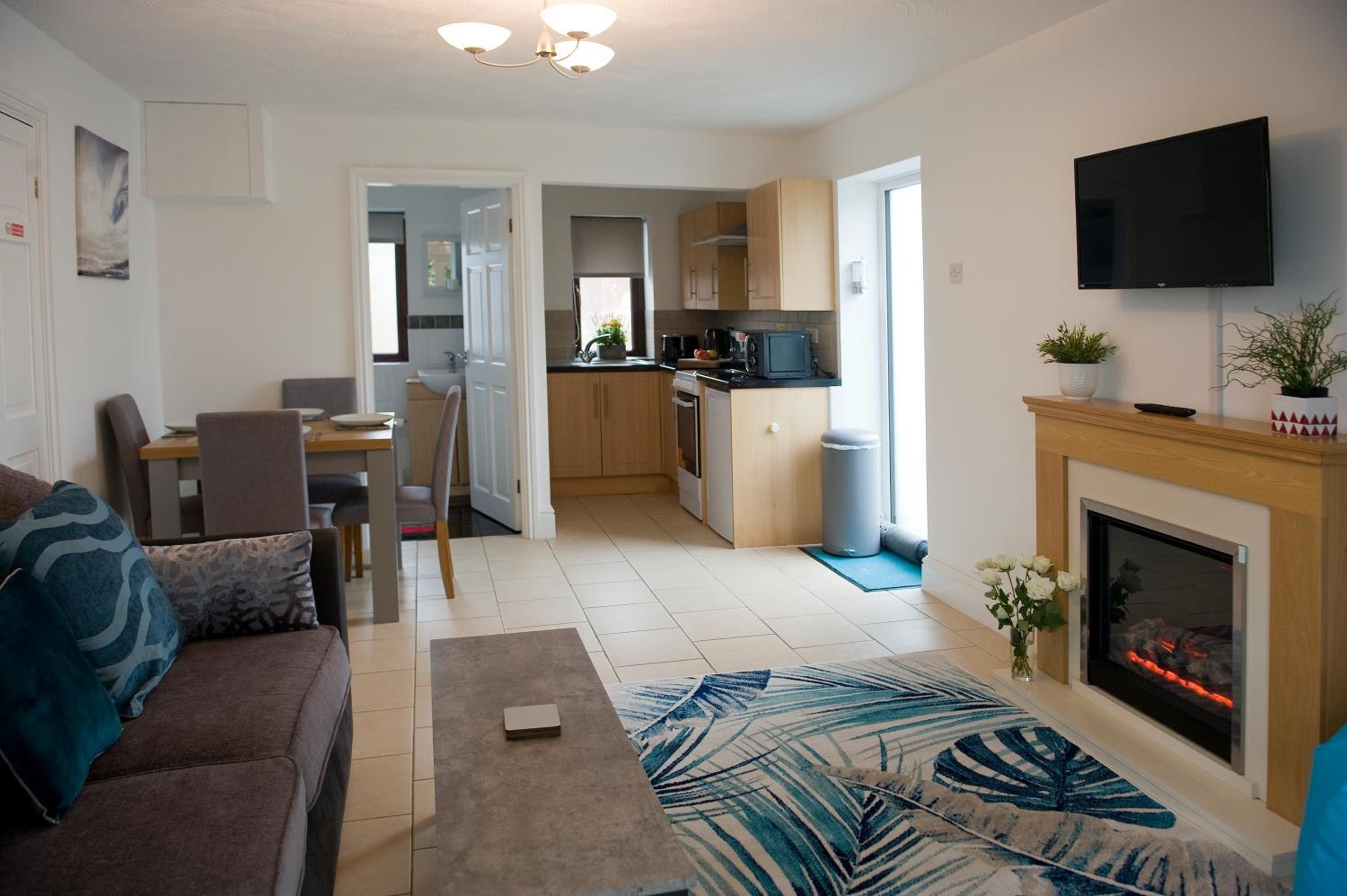 Mountain View Apartment - short drive to beaches view 2
