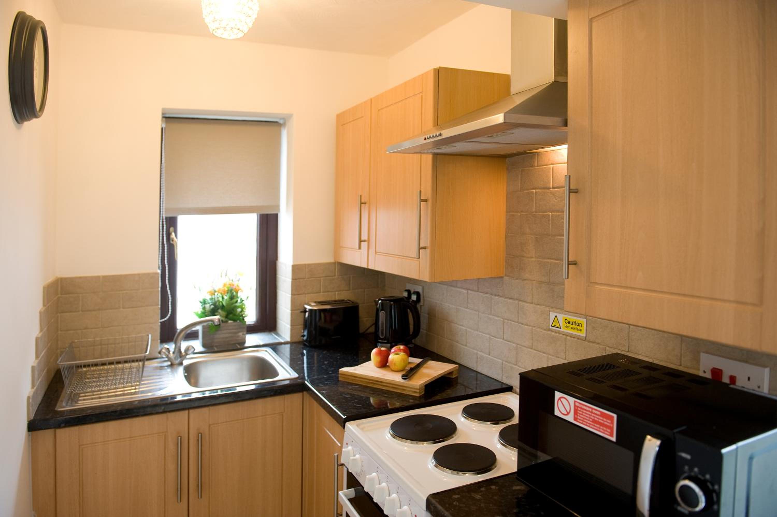 Mountain View Apartment - short drive to beaches view 4