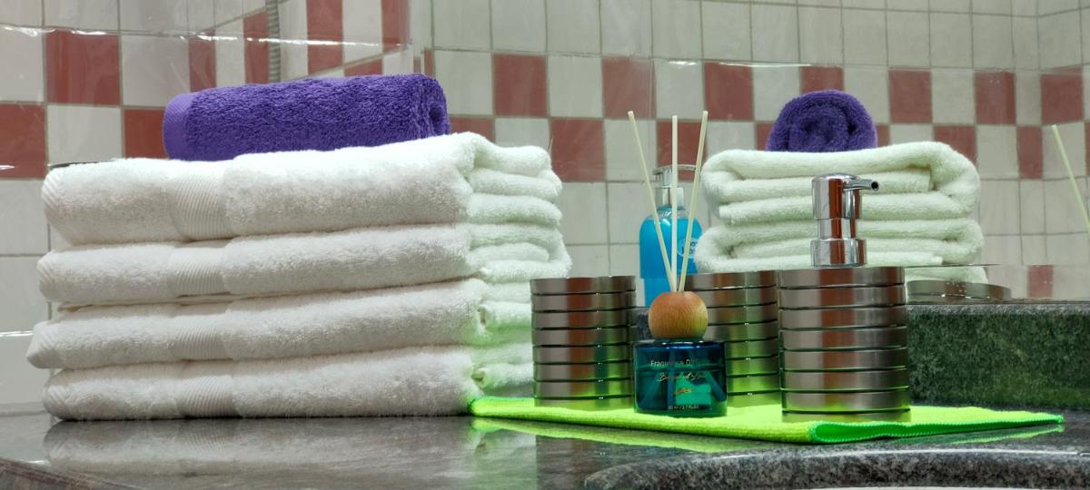 Cozy 1 bedroom apartments for a large family minimum 5 night
