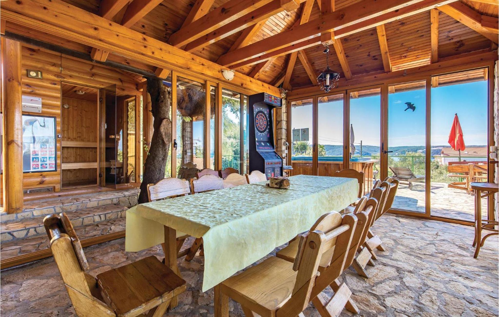Gorgeous Apartment In Supetarska Draga With Sauna