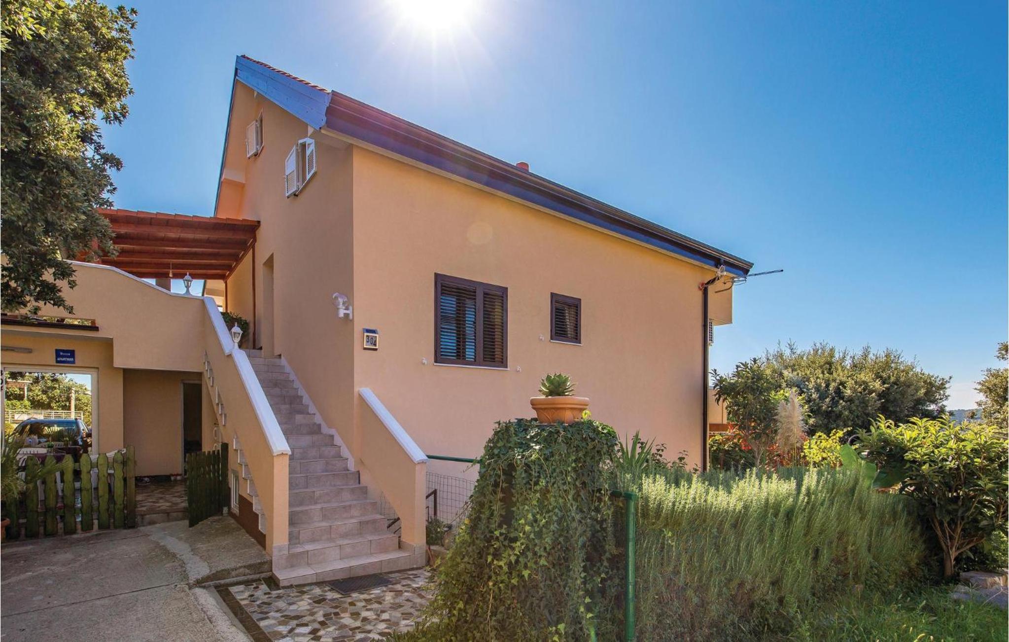 Gorgeous Apartment In Supetarska Draga With Sauna
