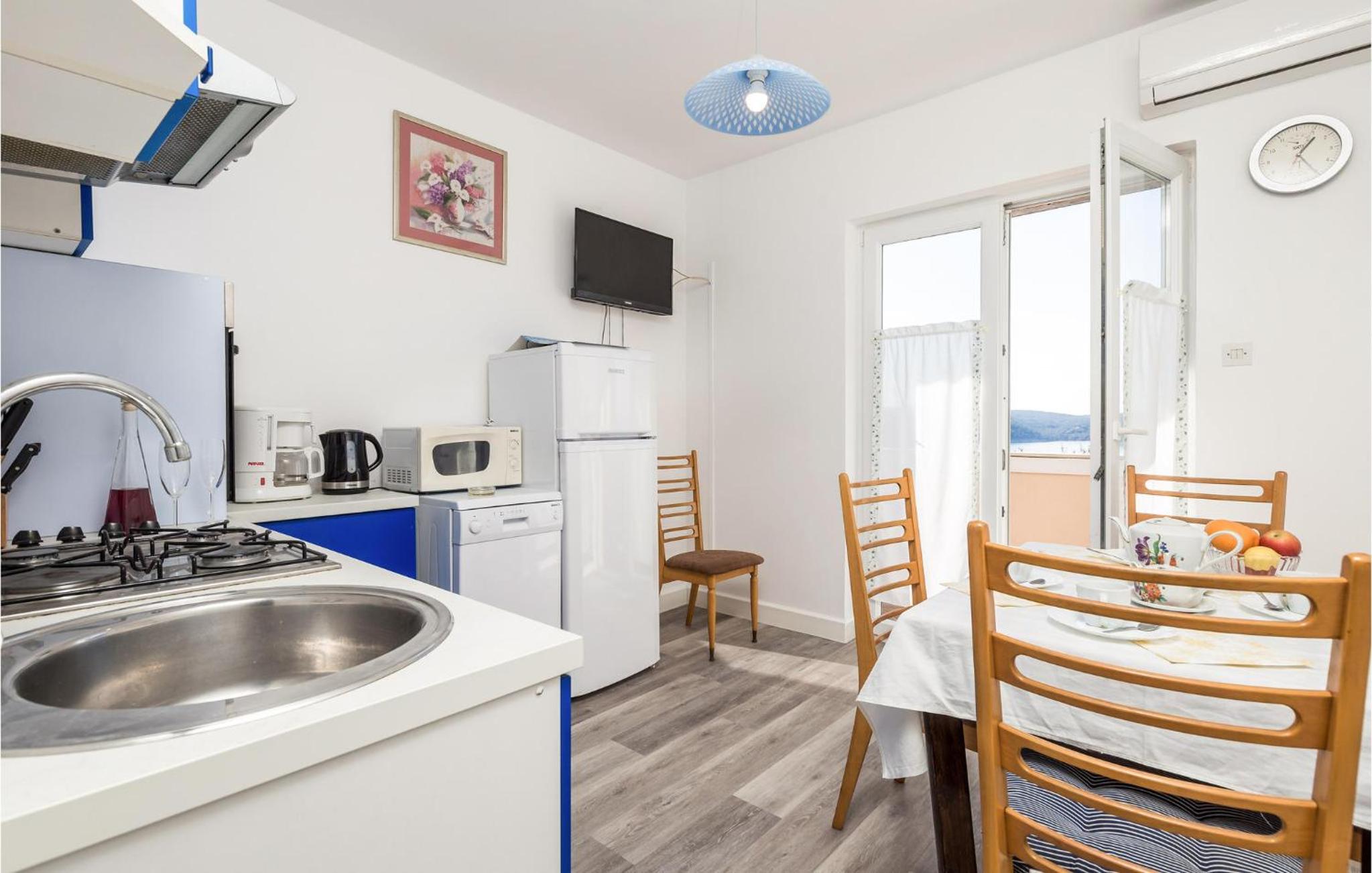 Gorgeous Apartment In Supetarska Draga With Sauna