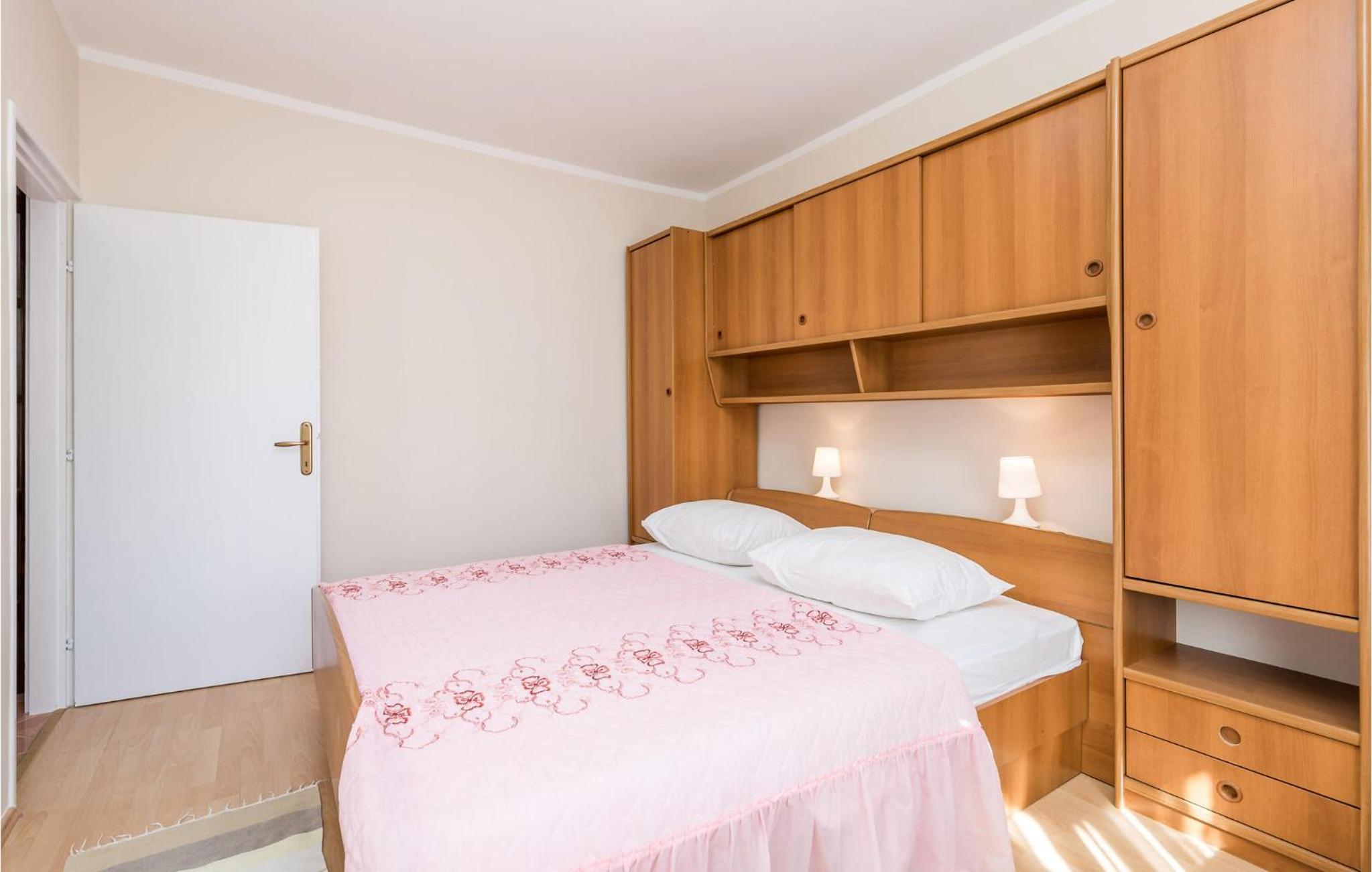 Awesome Apartment In Supetarska Draga photo 5