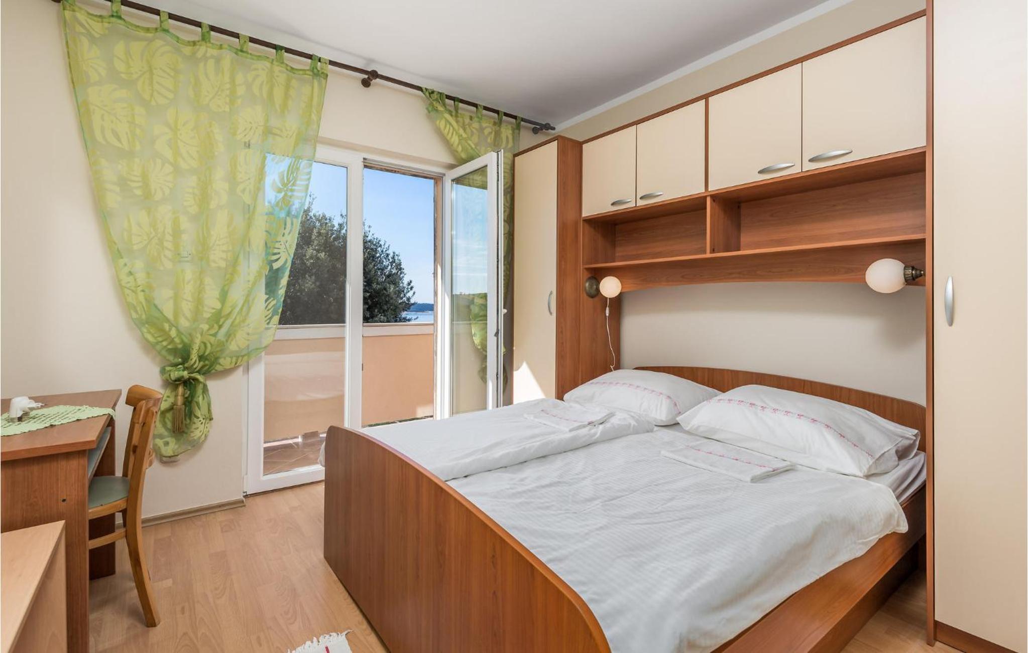 Gorgeous Apartment In Supetarska Draga With Sauna