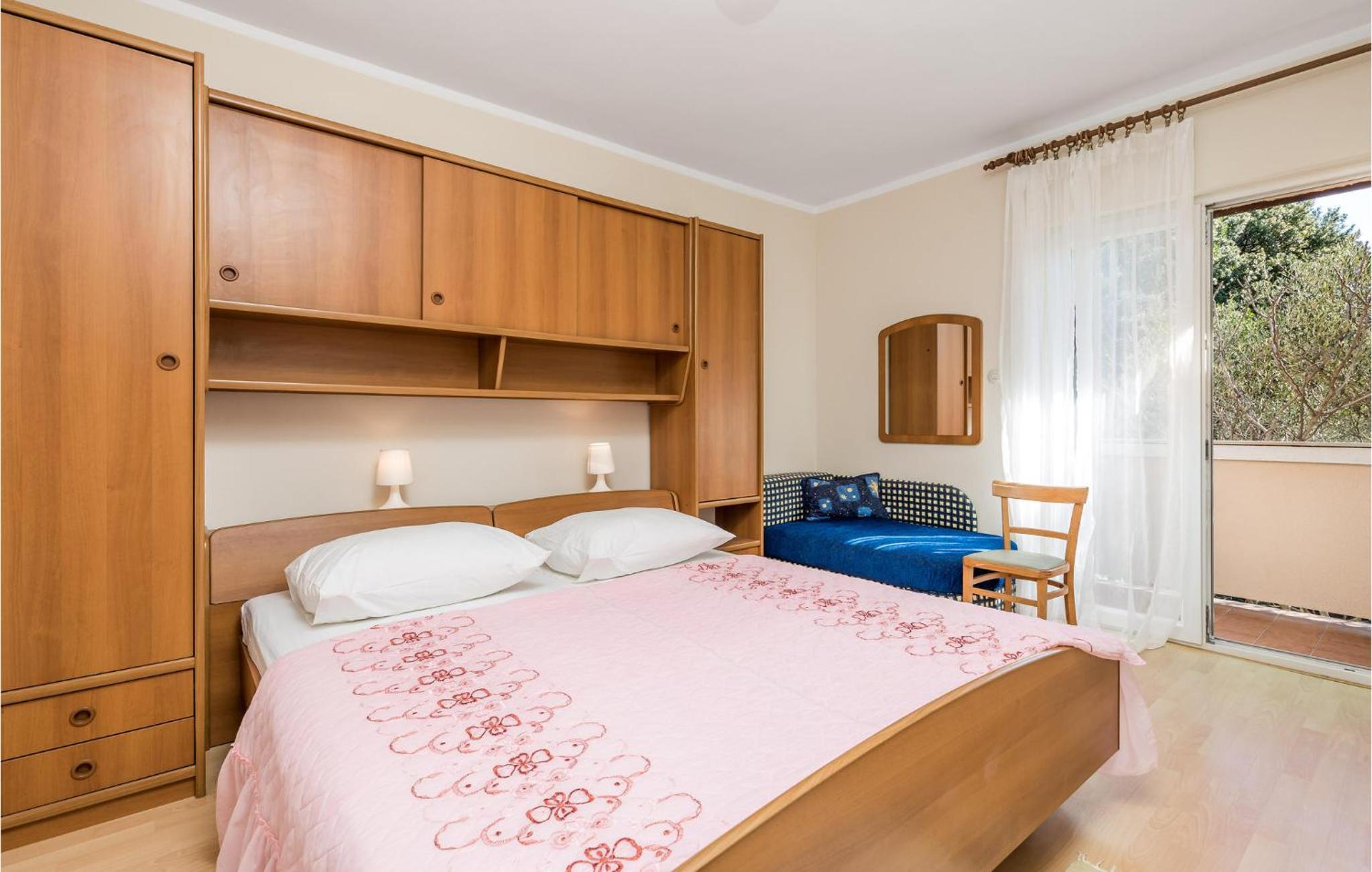 Gorgeous Apartment In Supetarska Draga With Sauna