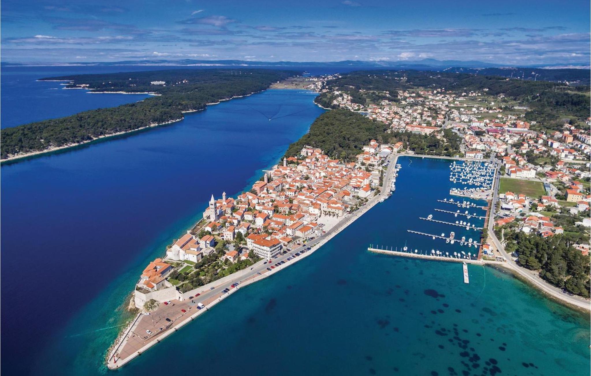 Gorgeous Apartment In Supetarska Draga With Sauna