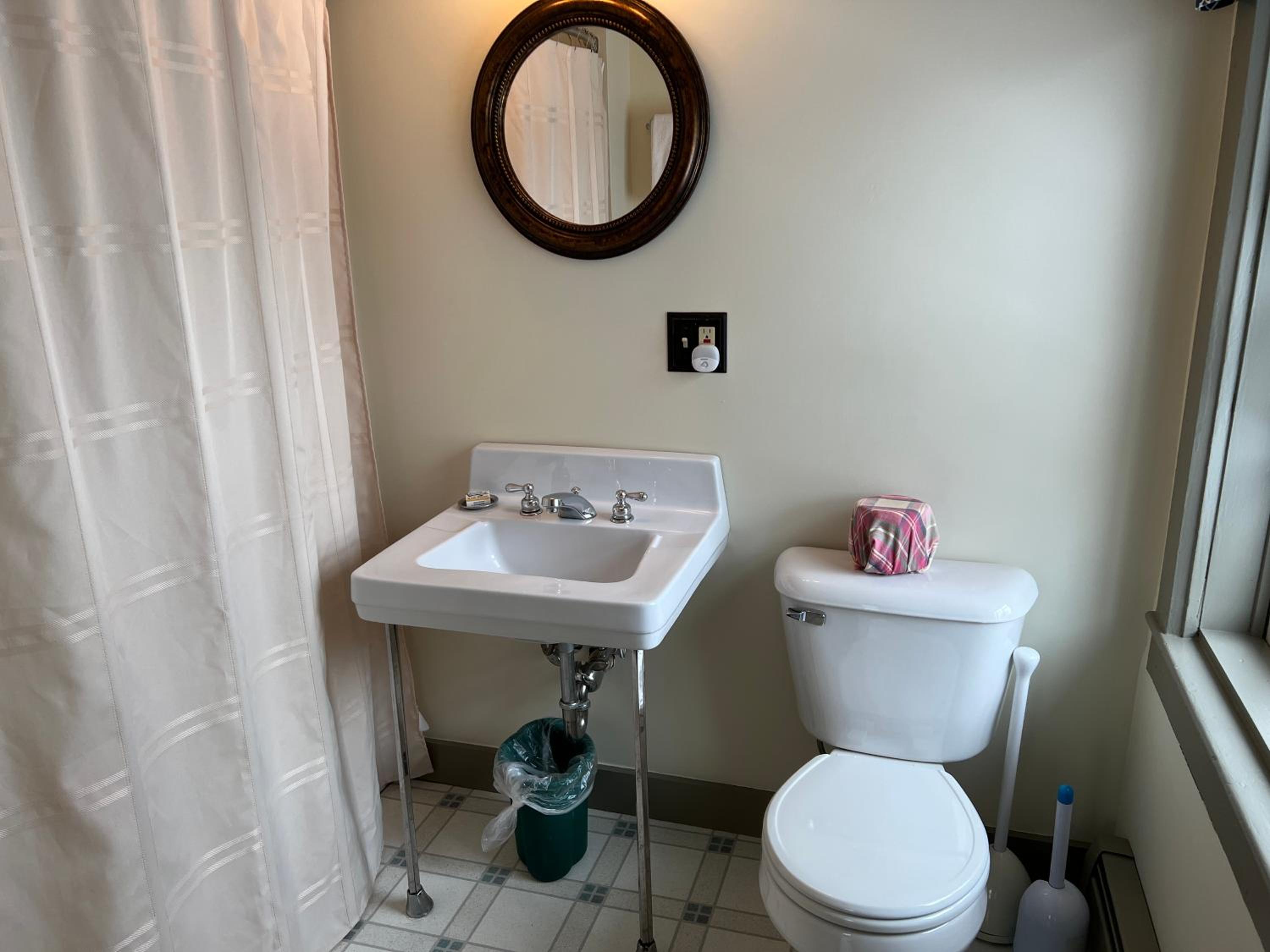 Shoreham Inn Bed & Breakfast