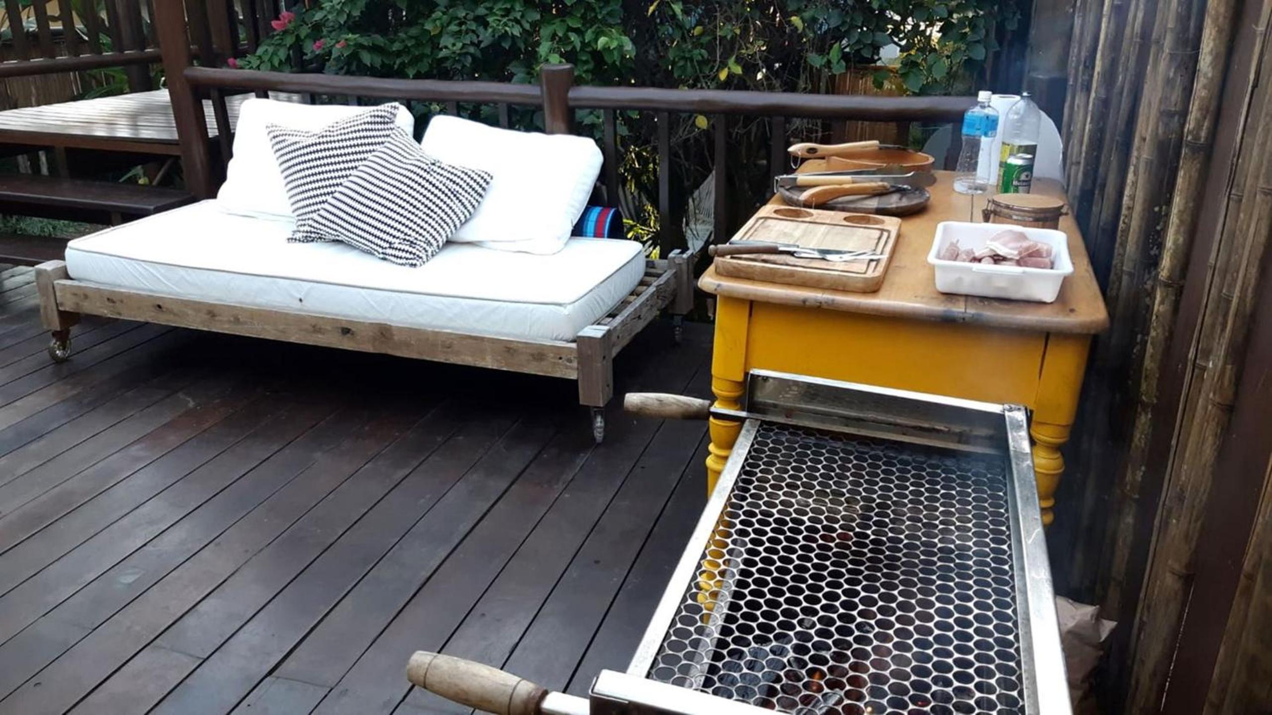 Otima Casa com deck gourmet na Praia da Baleia SP