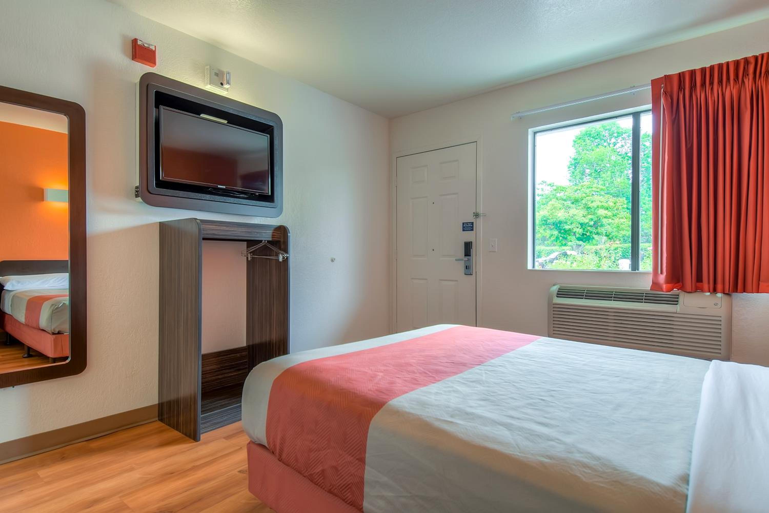 Motel 6-Arcadia, CA - Los Angeles - Pasadena Area - Property Image 60